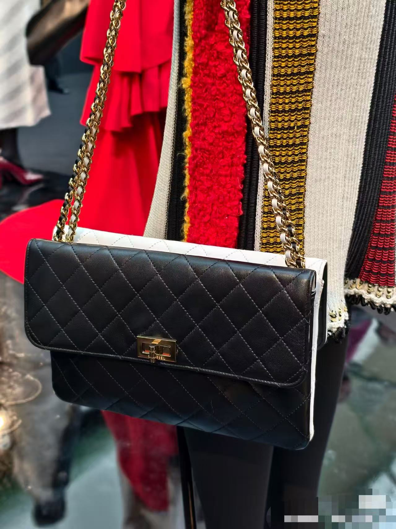 Chanel Basic Bag M-l