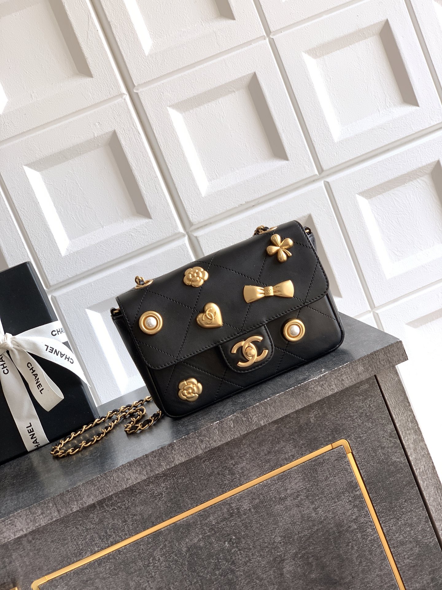 Chanel Basic Bag Black M-l