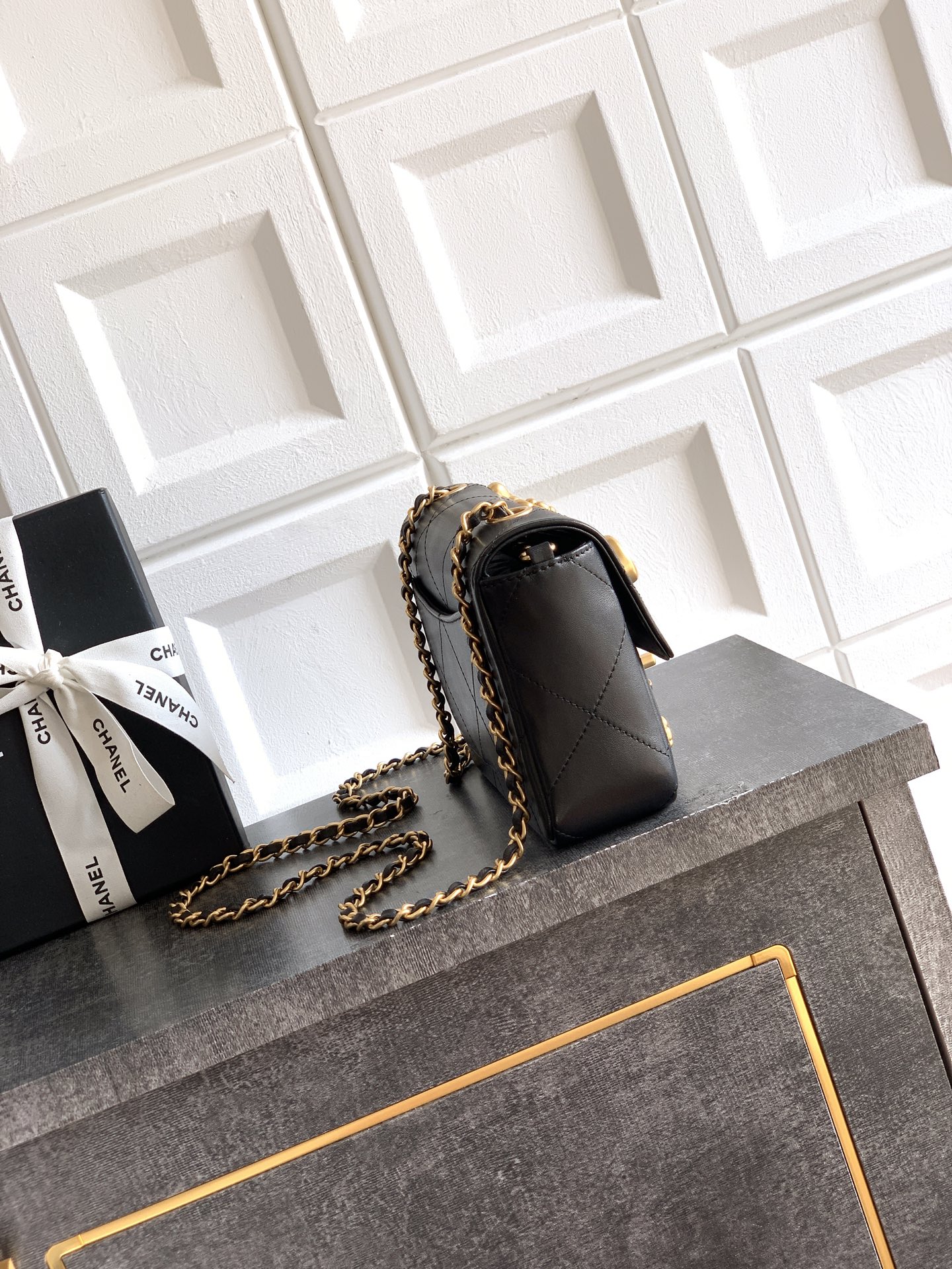 Chanel Basic Bag Black M-l