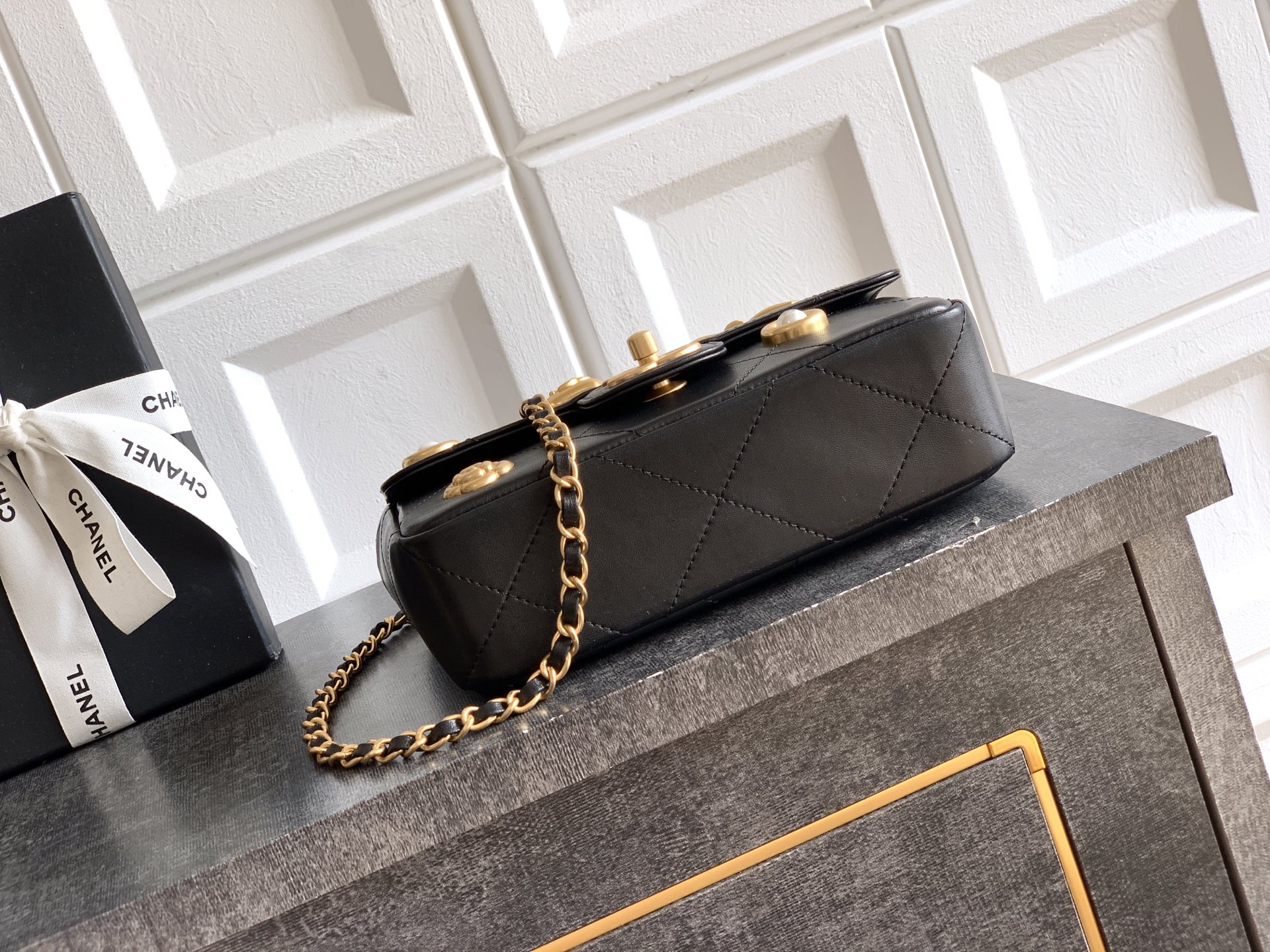 Chanel Basic Bag Black M-l