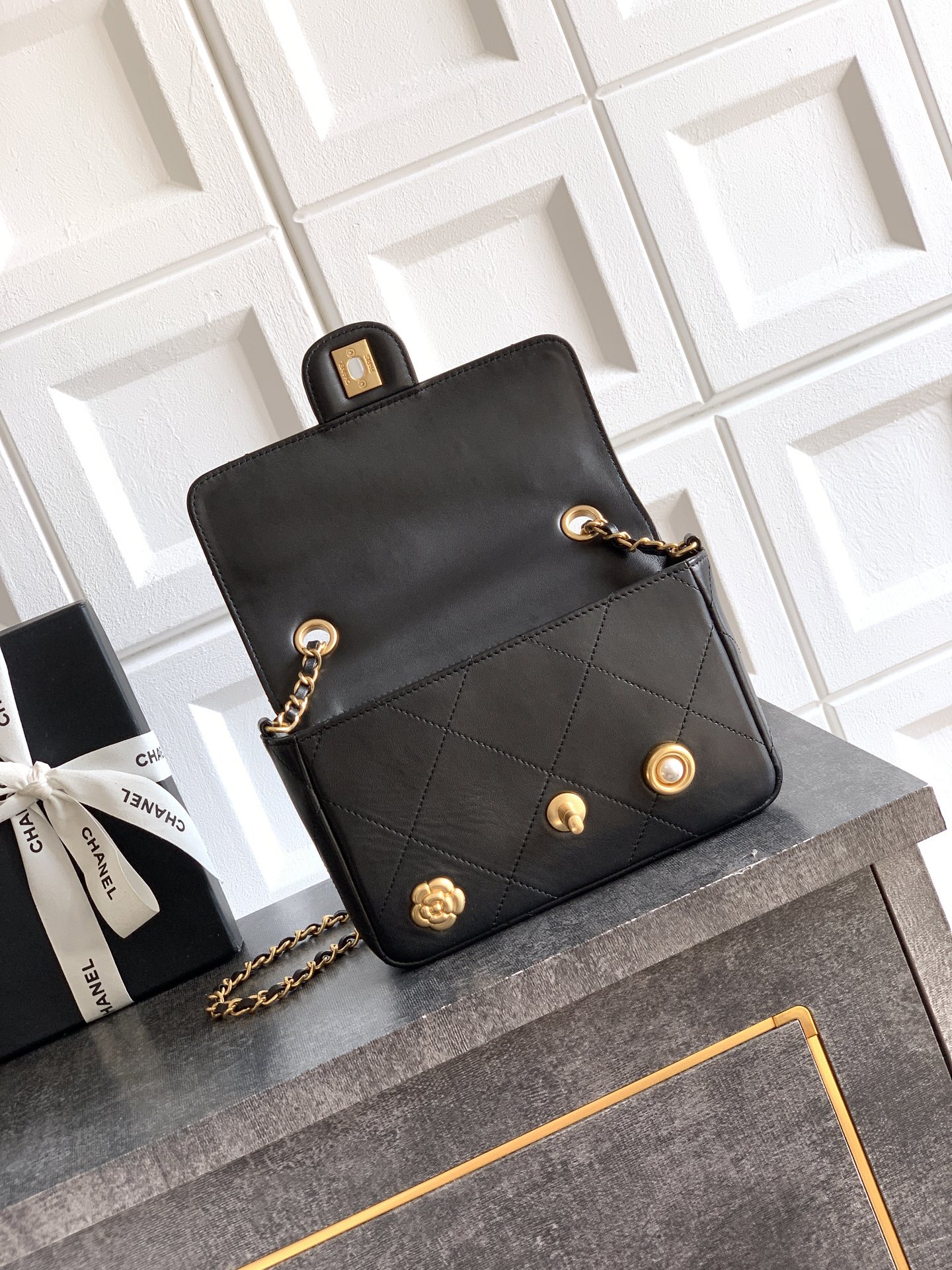 Chanel Basic Bag Black M-l