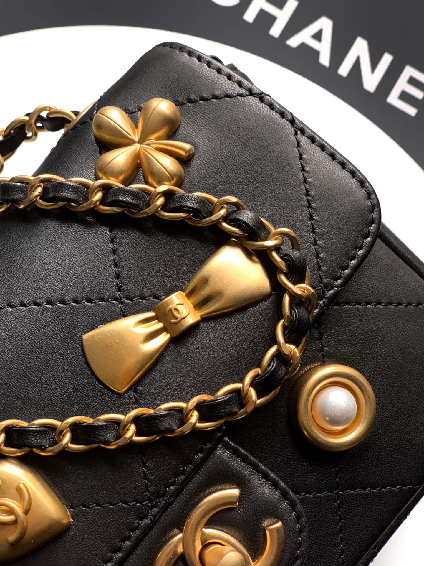 Chanel Basic Bag Black M-l