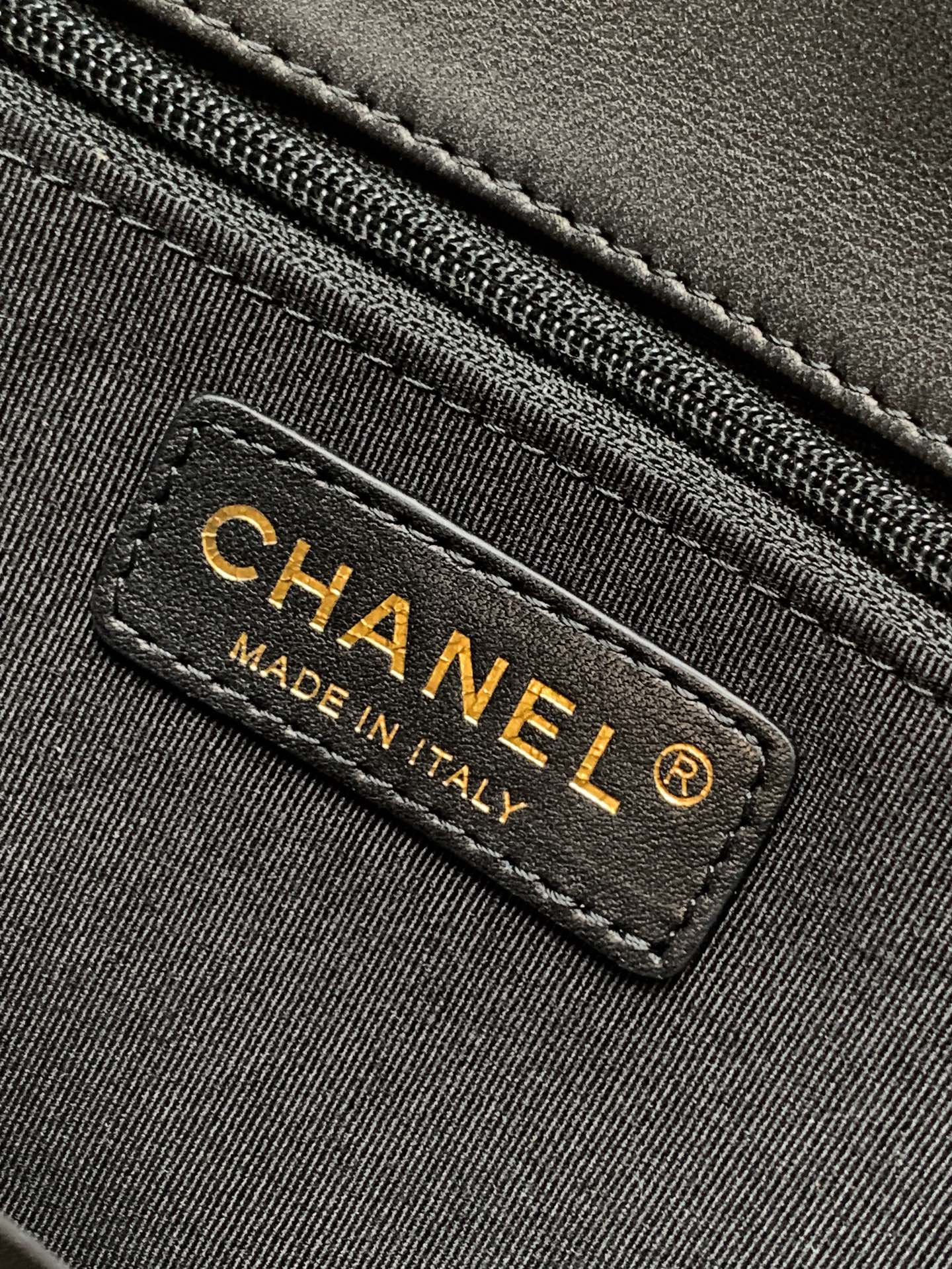 Chanel Basic Bag Black M-l