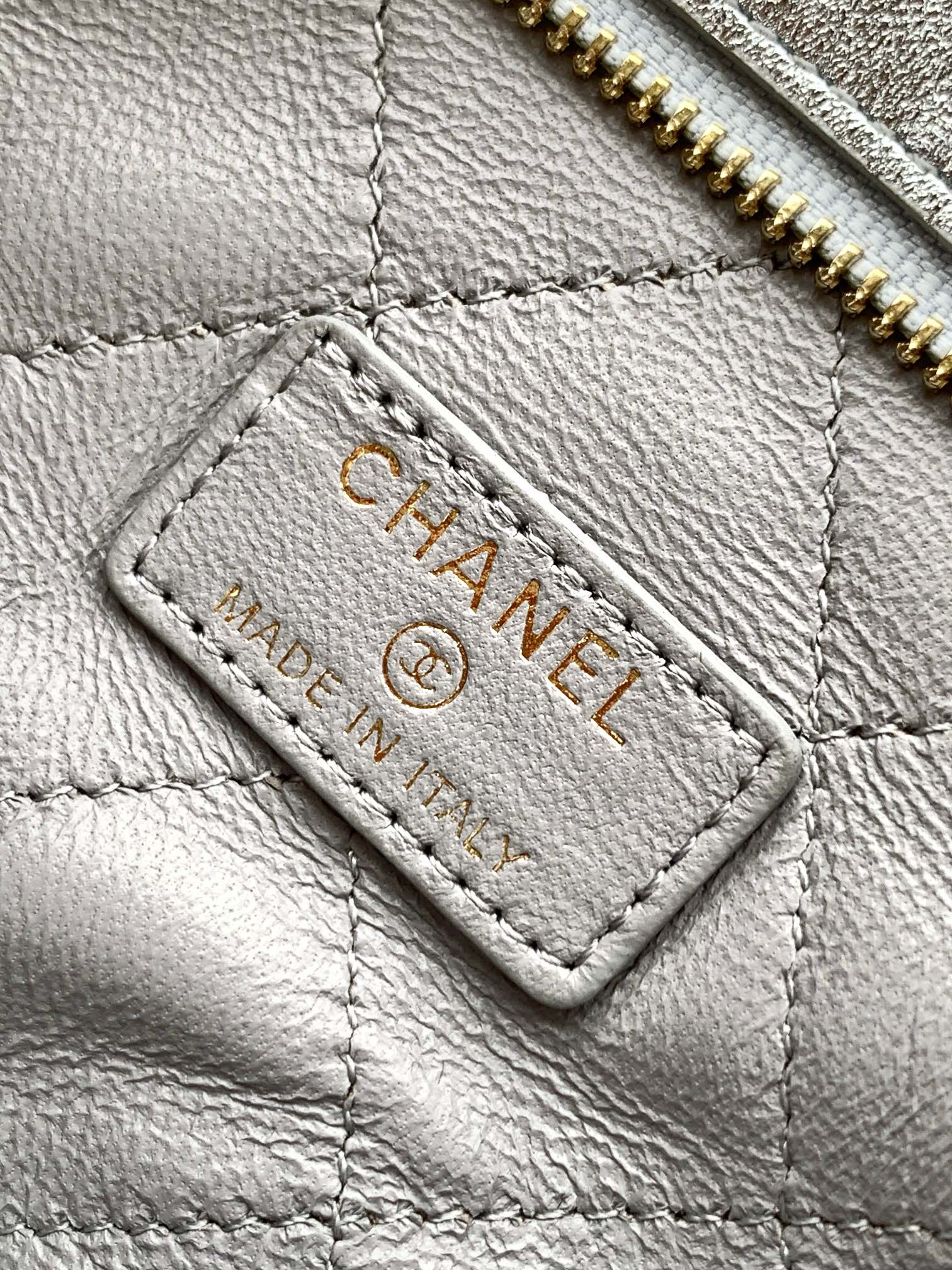 Chanel Tote Bag Gold M-l-s