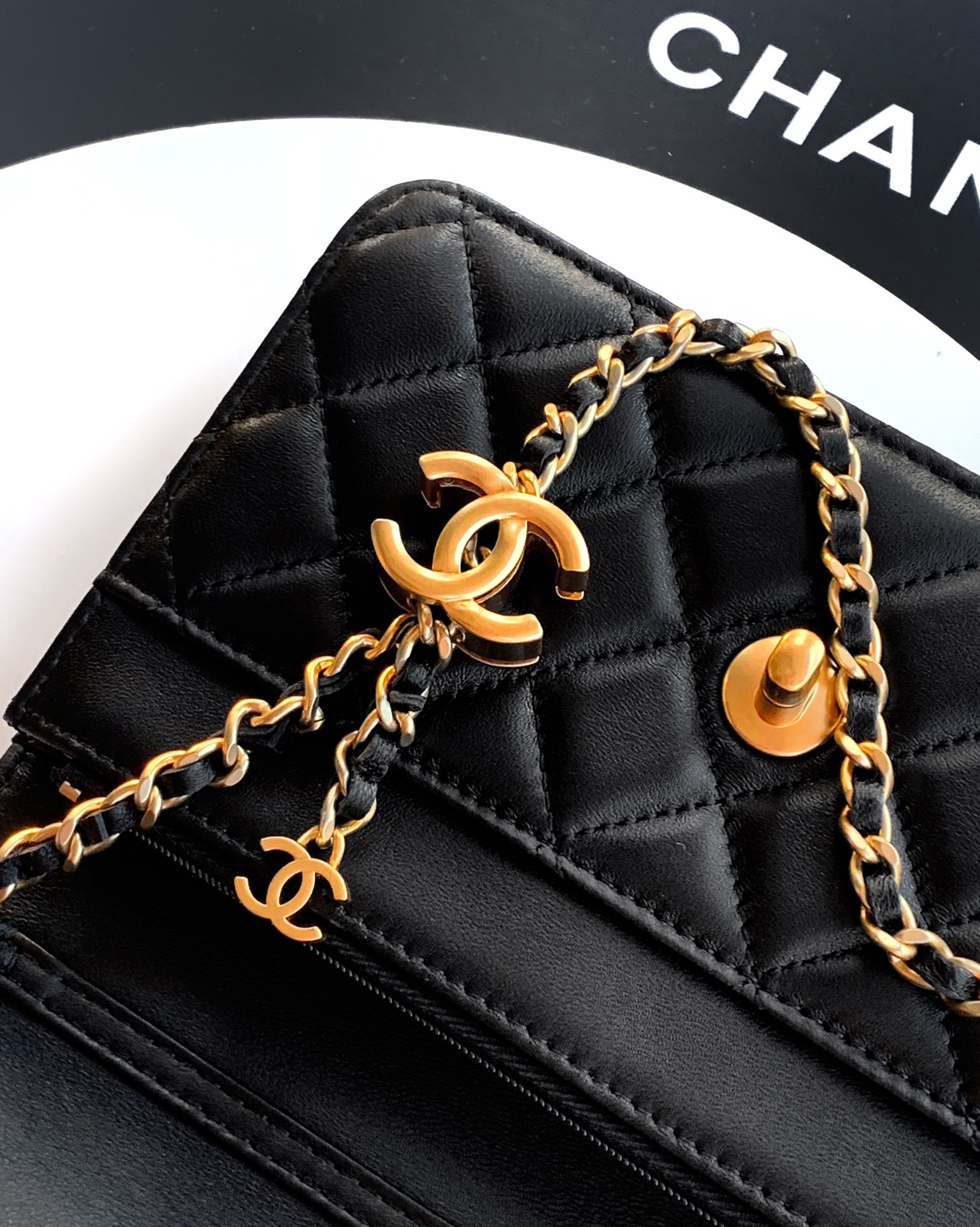 Chanel Basic Bag Black 20cm-l