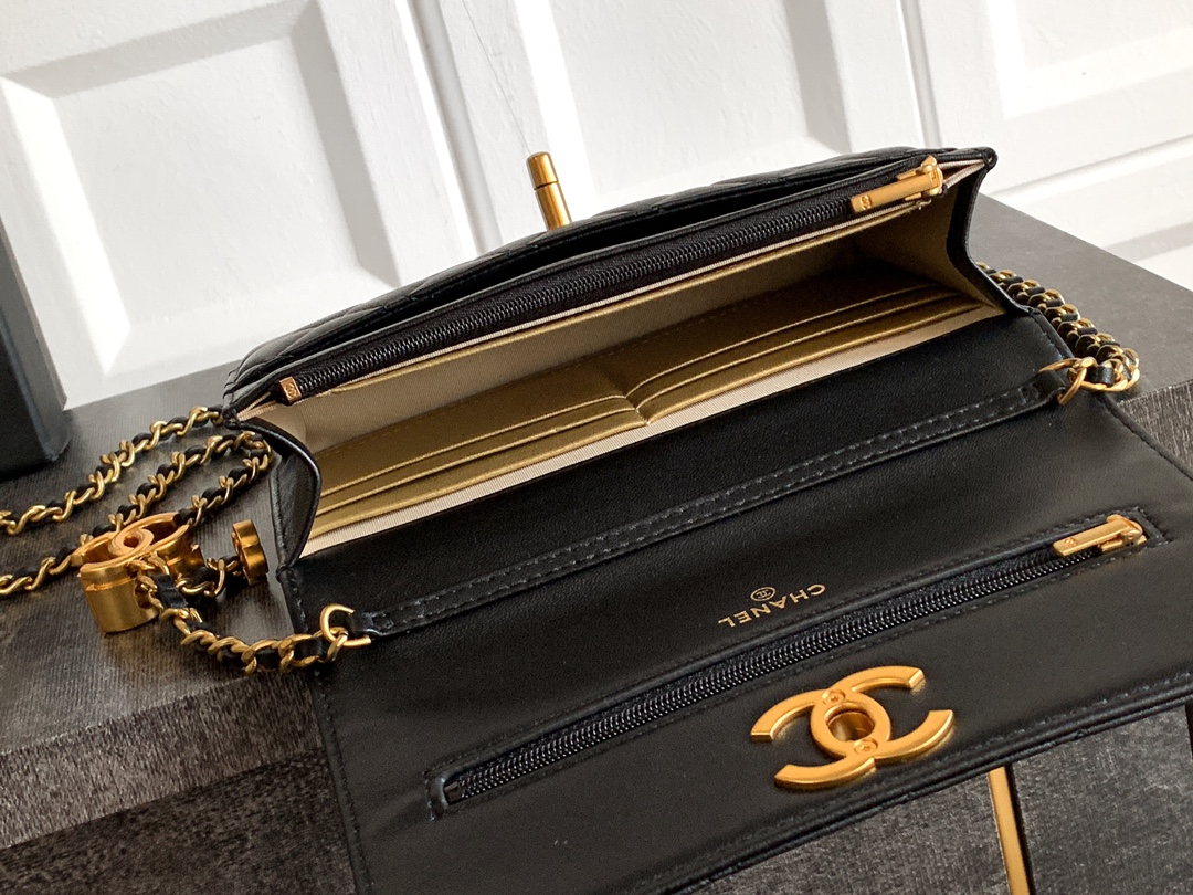 Chanel Basic Bag Black 20cm-l