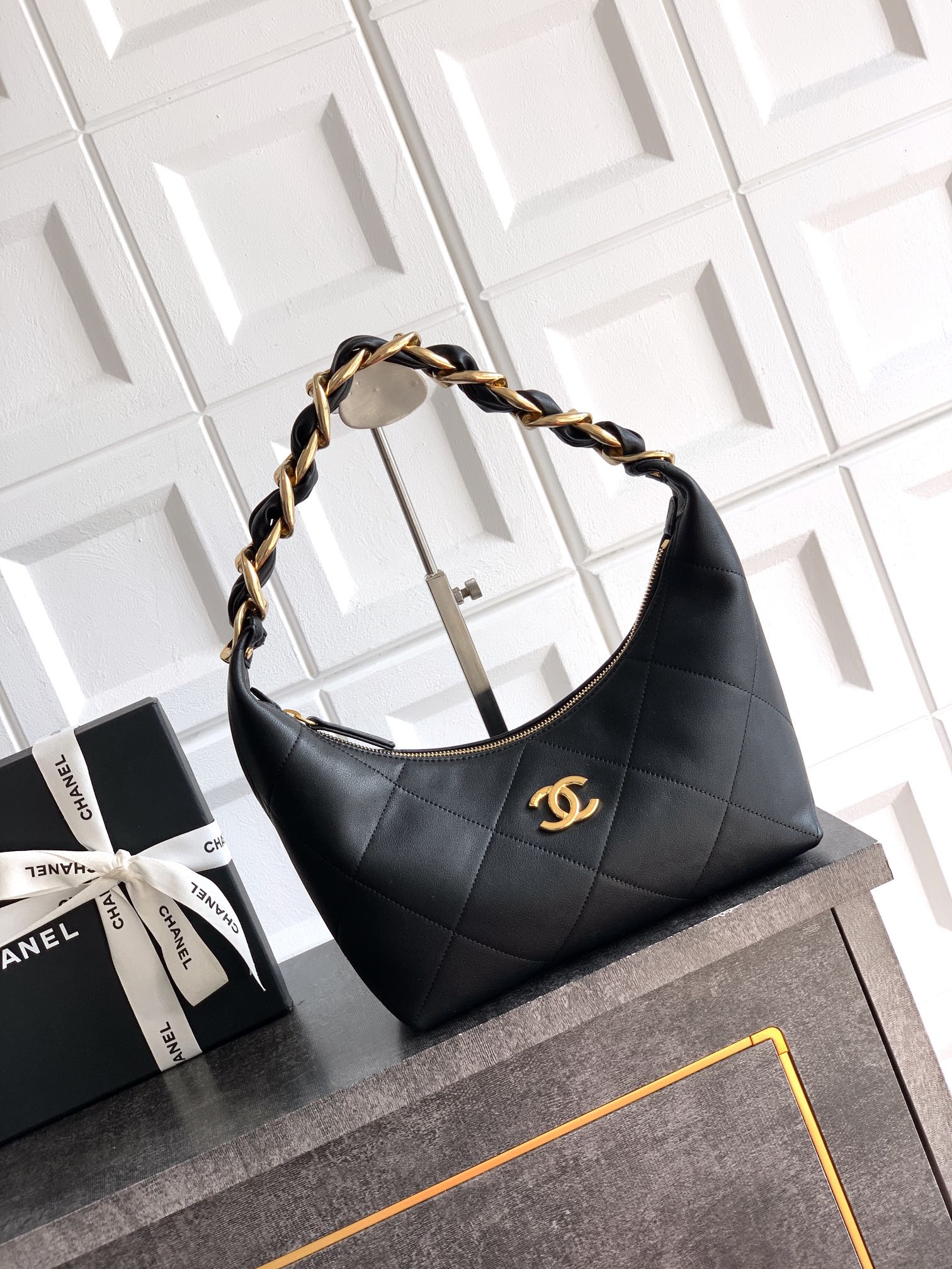 Chanel Basic Bag M-l