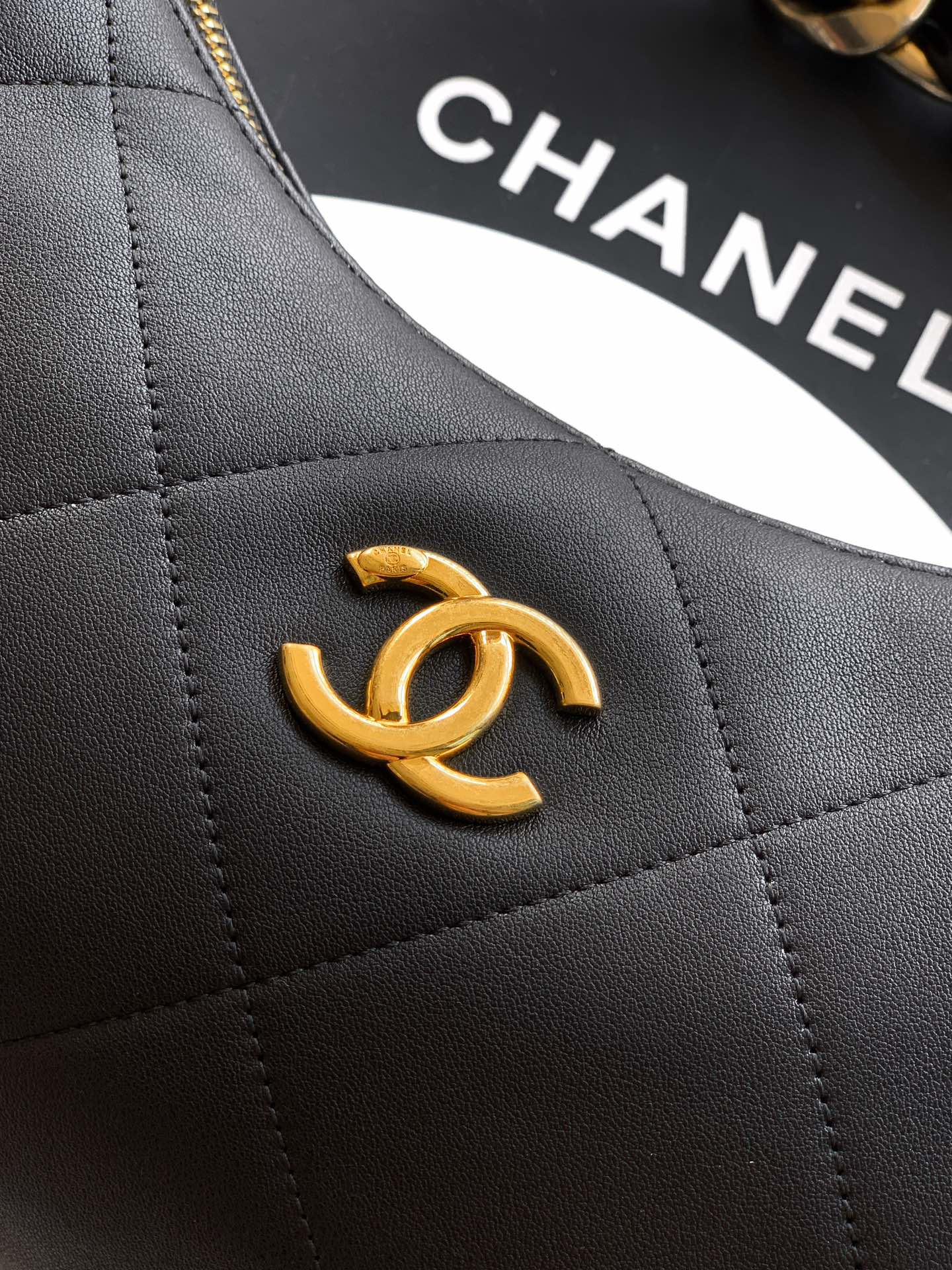 Chanel Basic Bag M-l