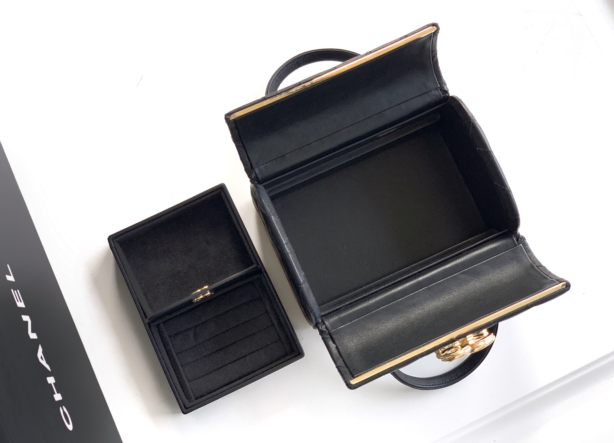 Chanel Basic Bag Sheepskin Black M-l