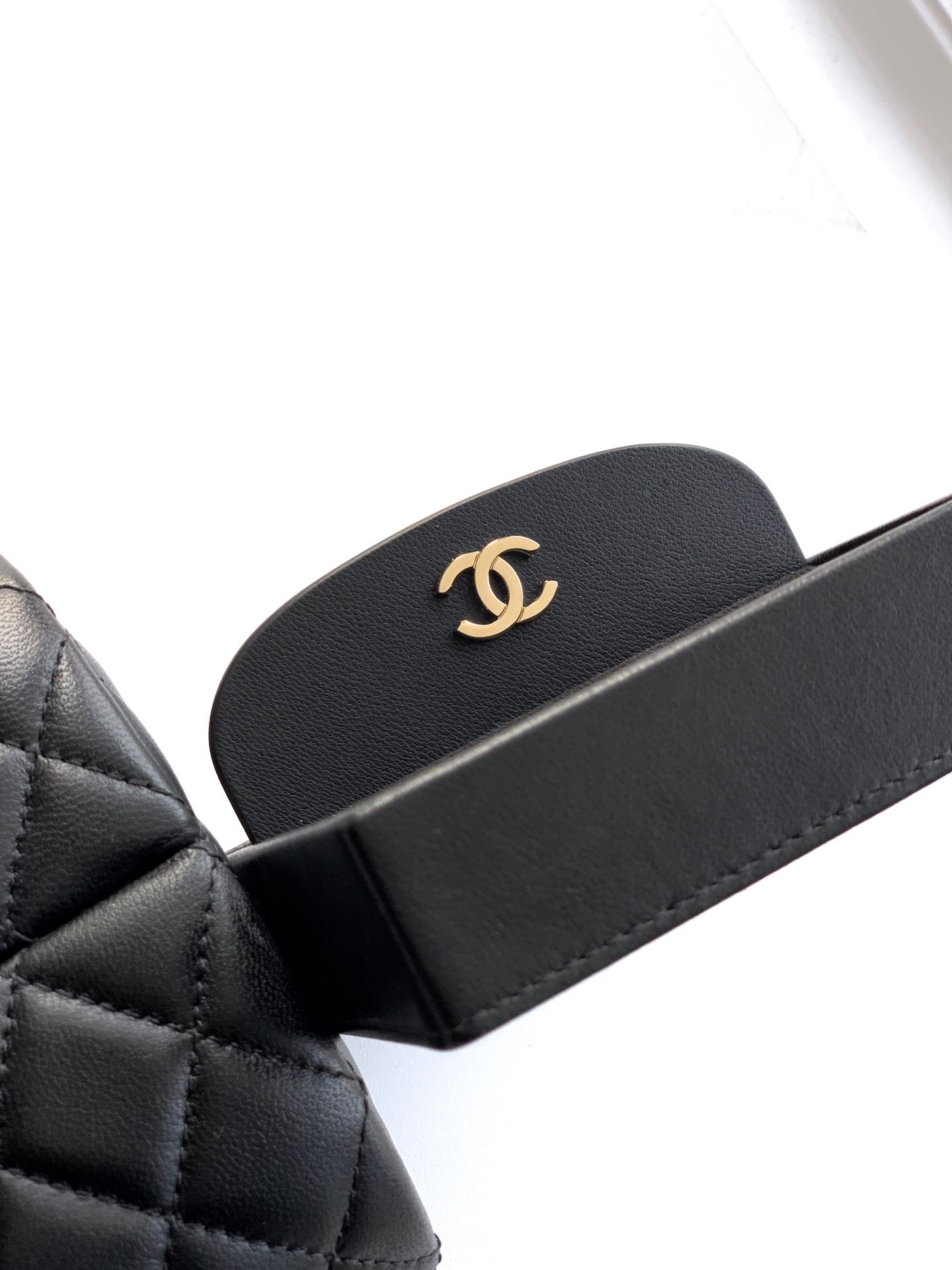 Chanel Basic Bag Sheepskin Black M-l