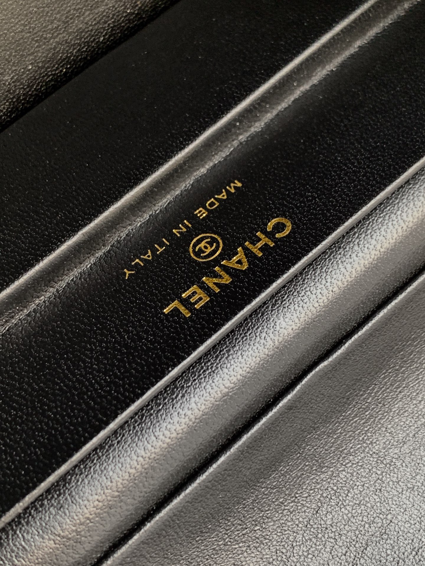 Chanel Basic Bag Sheepskin Black M-l