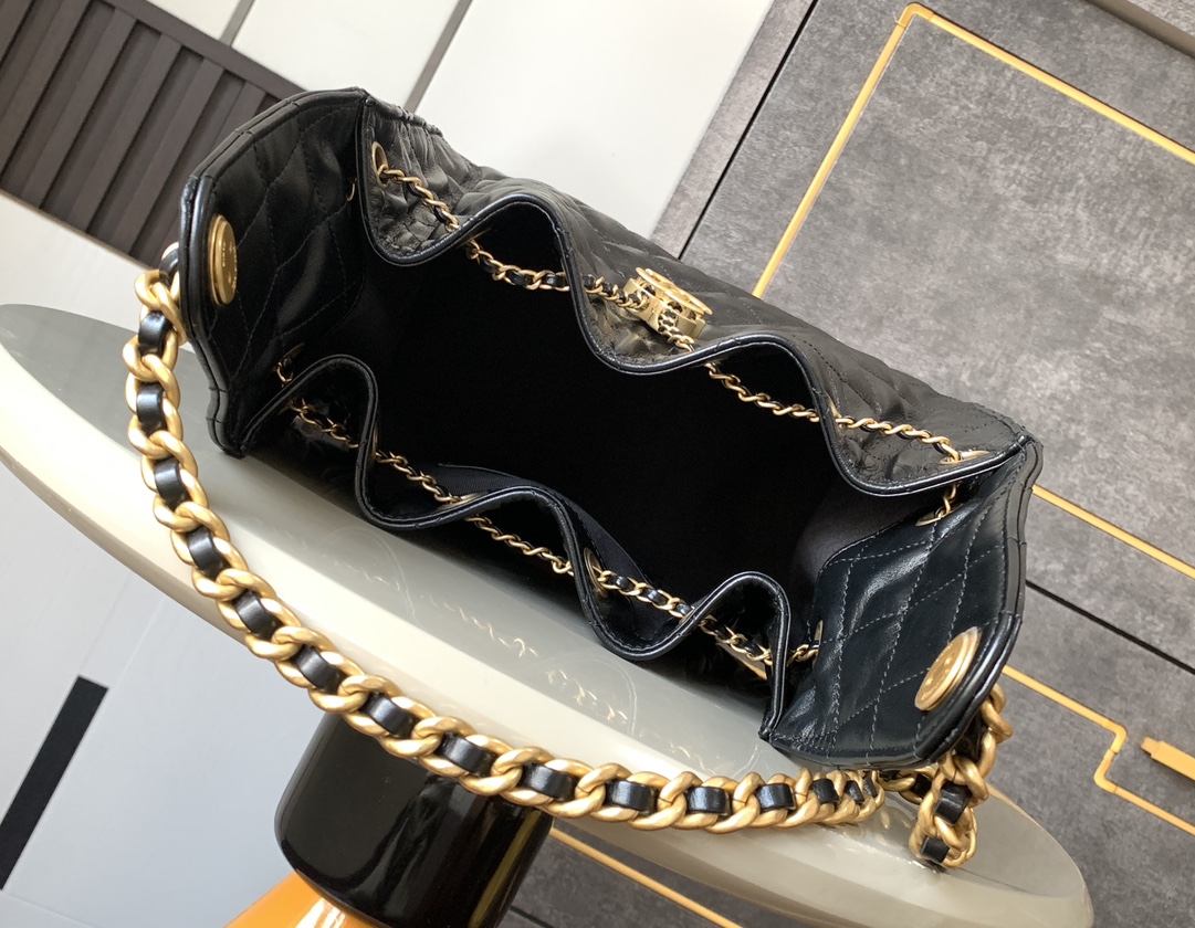 Chanel Bucket Bag M-l