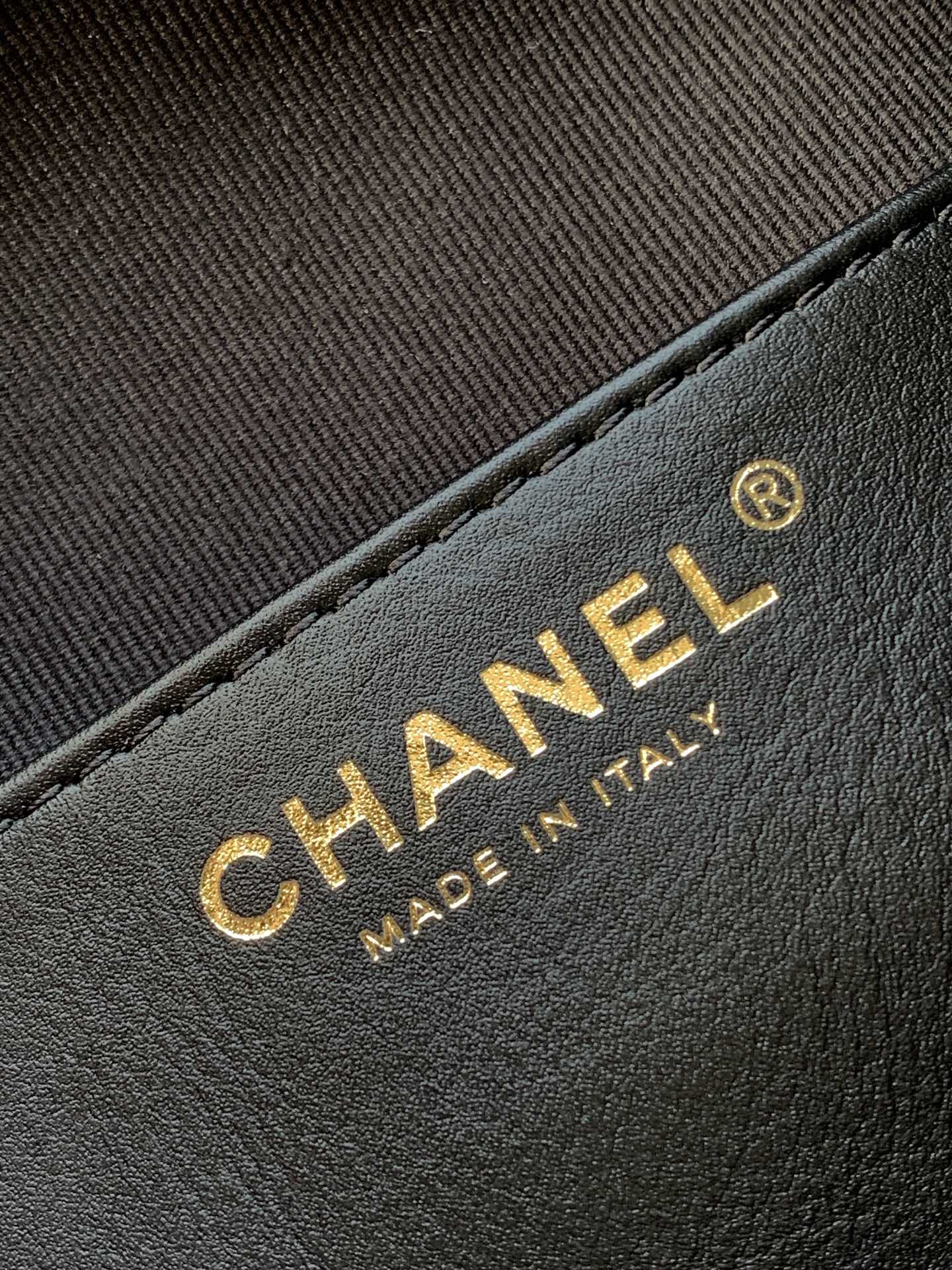 Chanel Bucket Bag M-l