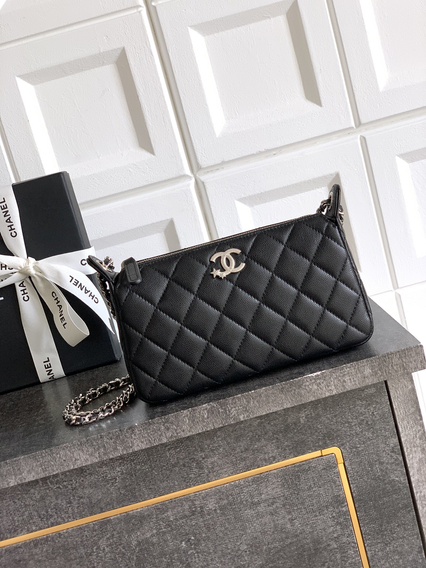 Chanel Basic Bag Black M-l-s