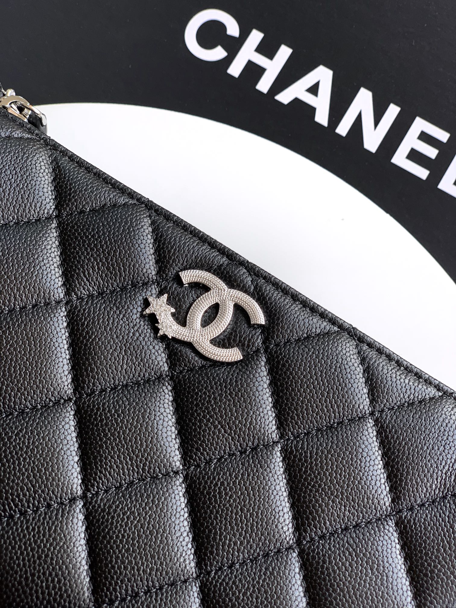 Chanel Basic Bag Black M-l-s