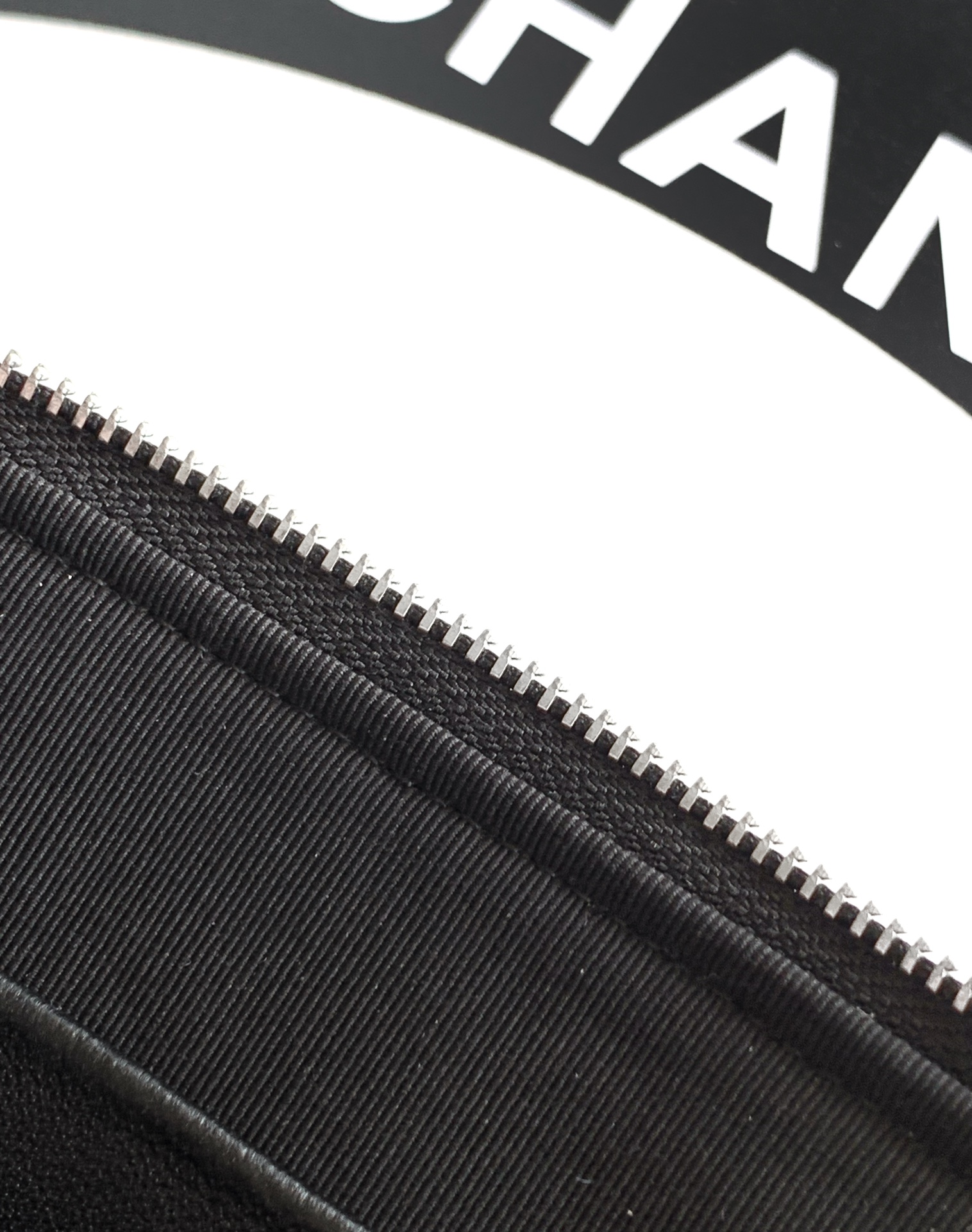 Chanel Basic Bag Black M-l-s