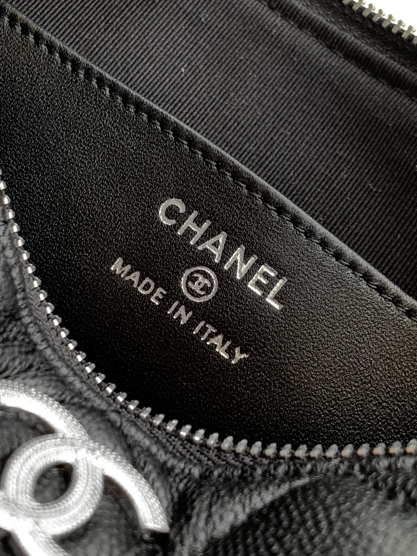 Chanel Basic Bag Black M-l-s