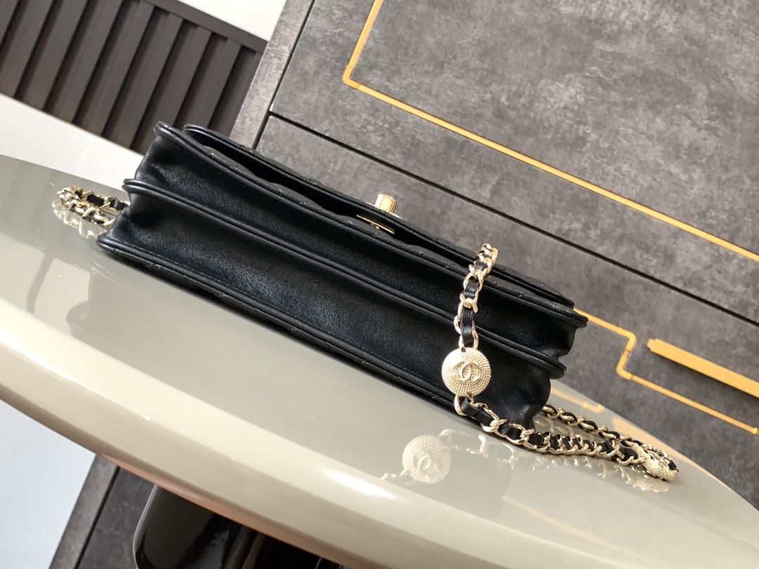 Chanel Basic Bag Sheepskin Black L