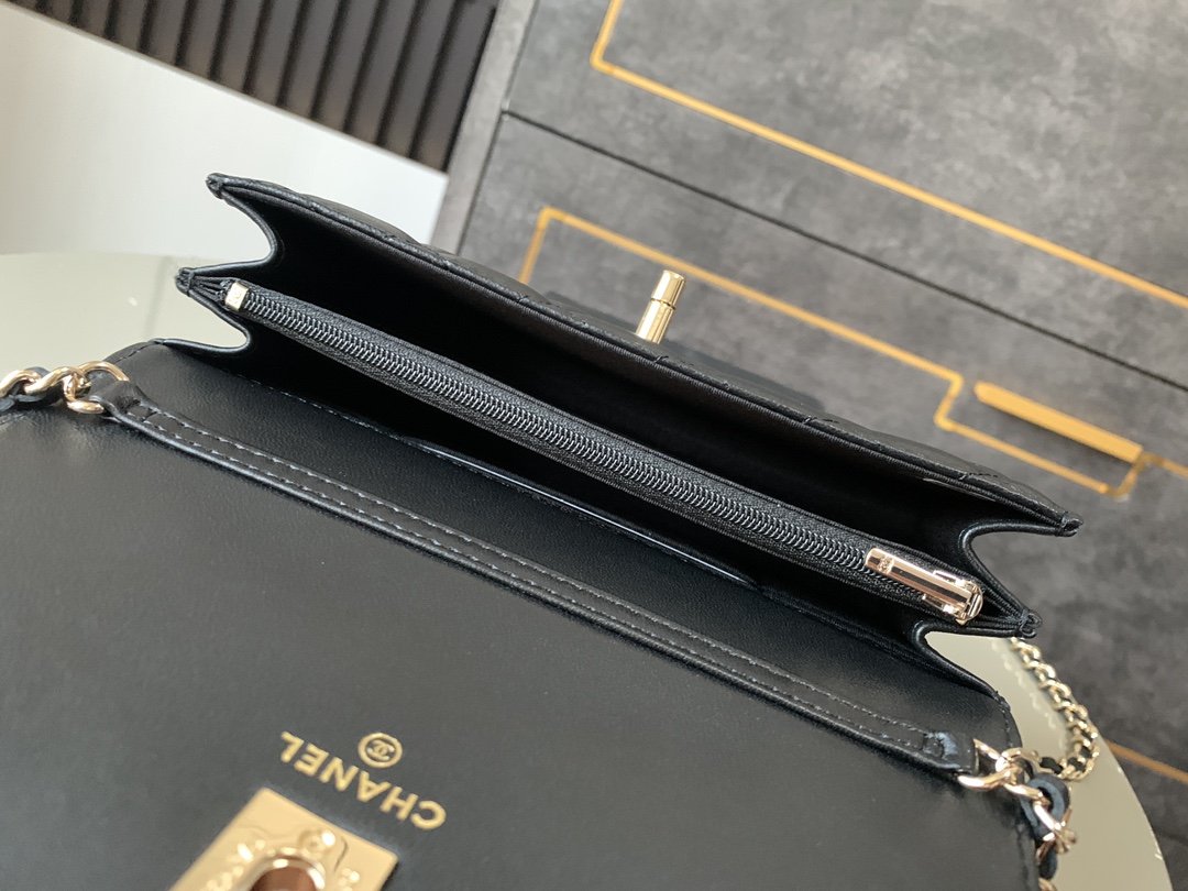 Chanel Basic Bag Sheepskin Black L