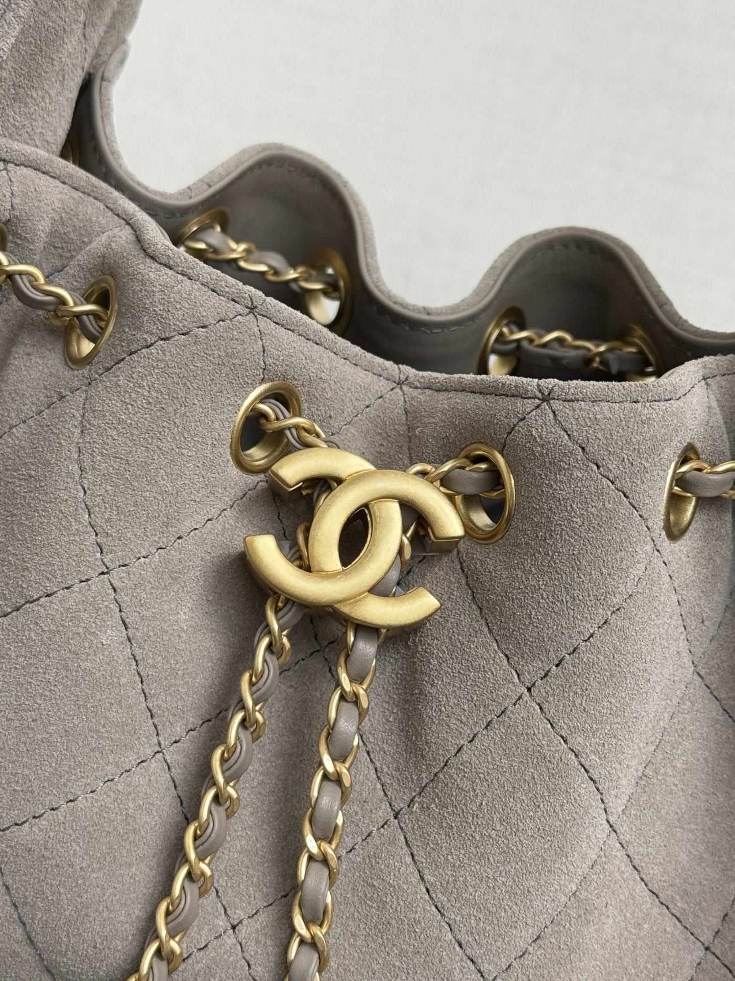 Chanel Bucket Bag Cow Leather 10cm-m-l-s