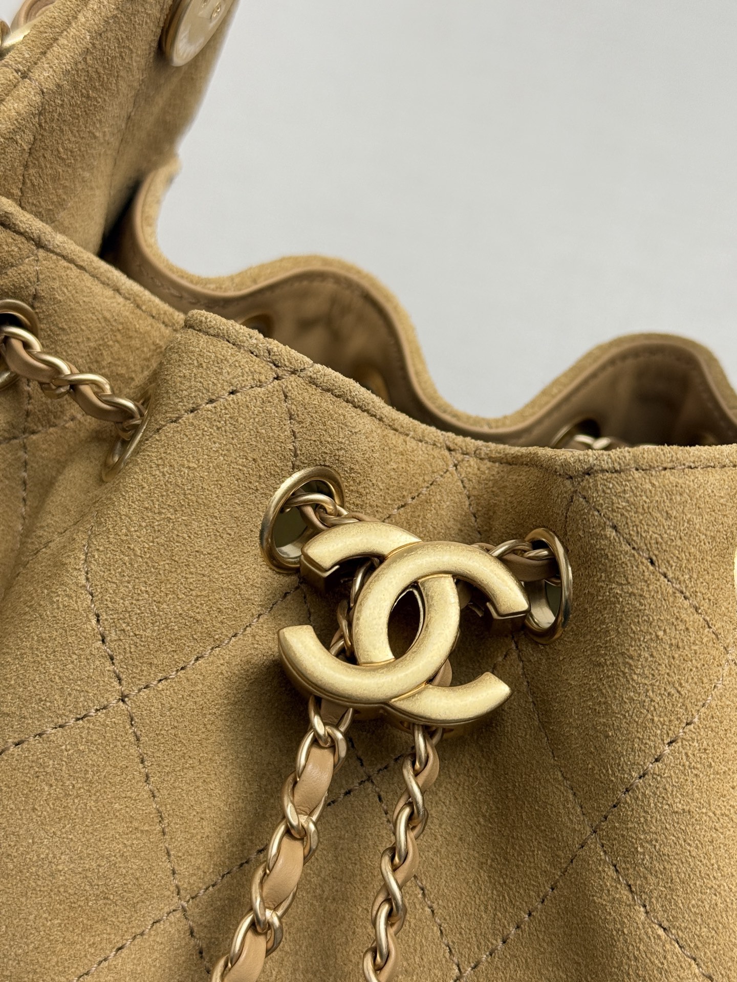 Chanel Bucket Bag Cow Leather 10cm-m-l-s