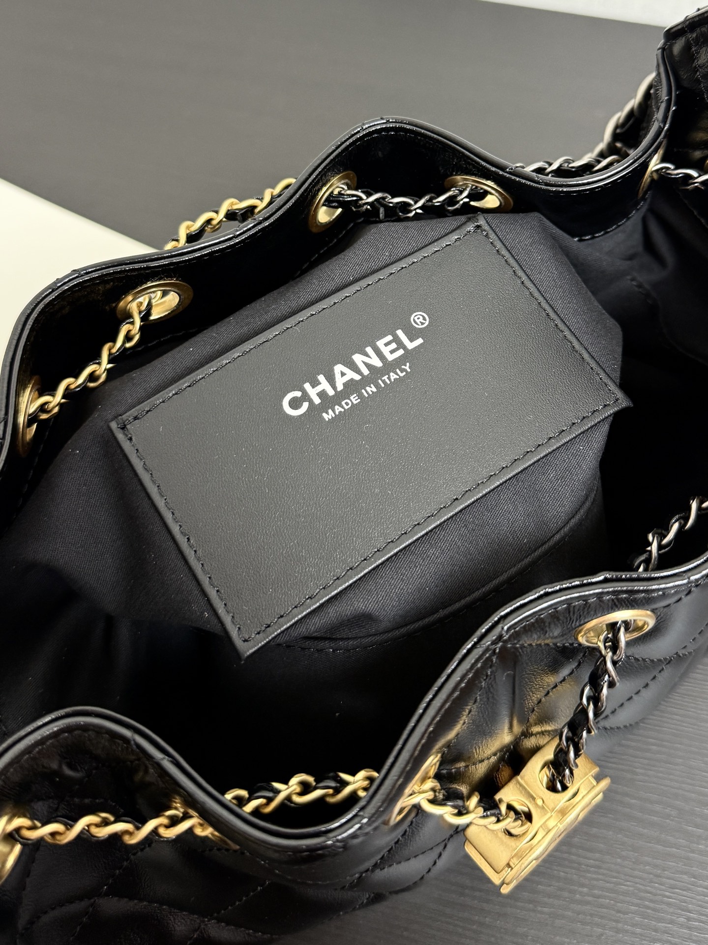 Chanel Bucket Bag Cow Leather 10cm-m-l-s