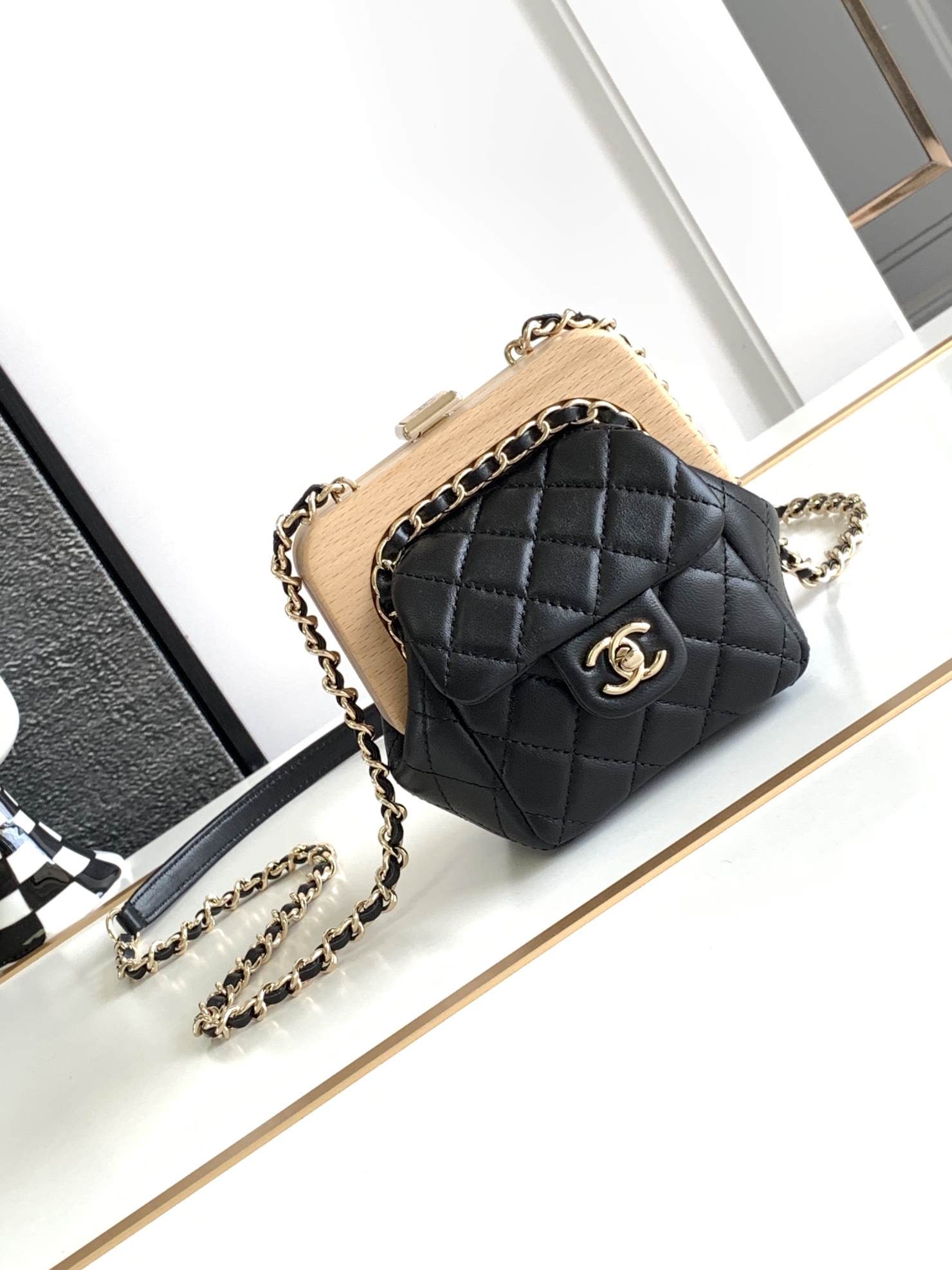 Chanel Basic Bag M-l