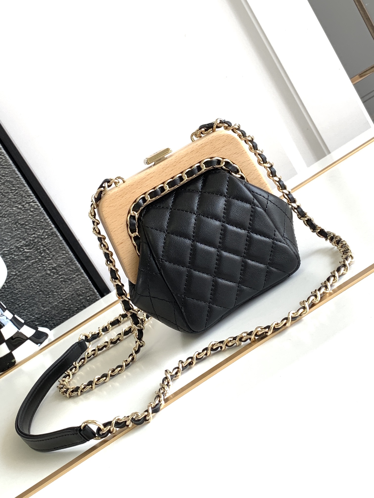 Chanel Basic Bag M-l