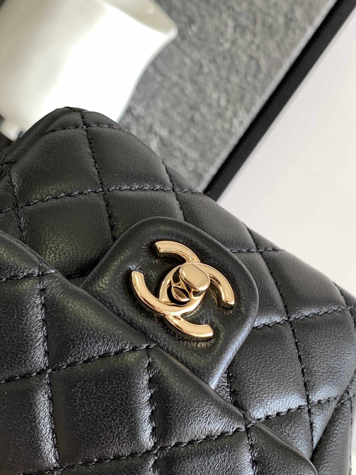 Chanel Basic Bag M-l