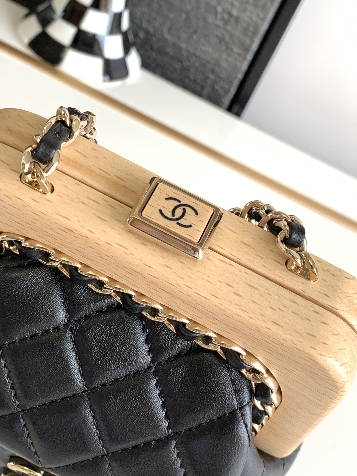Chanel Basic Bag M-l