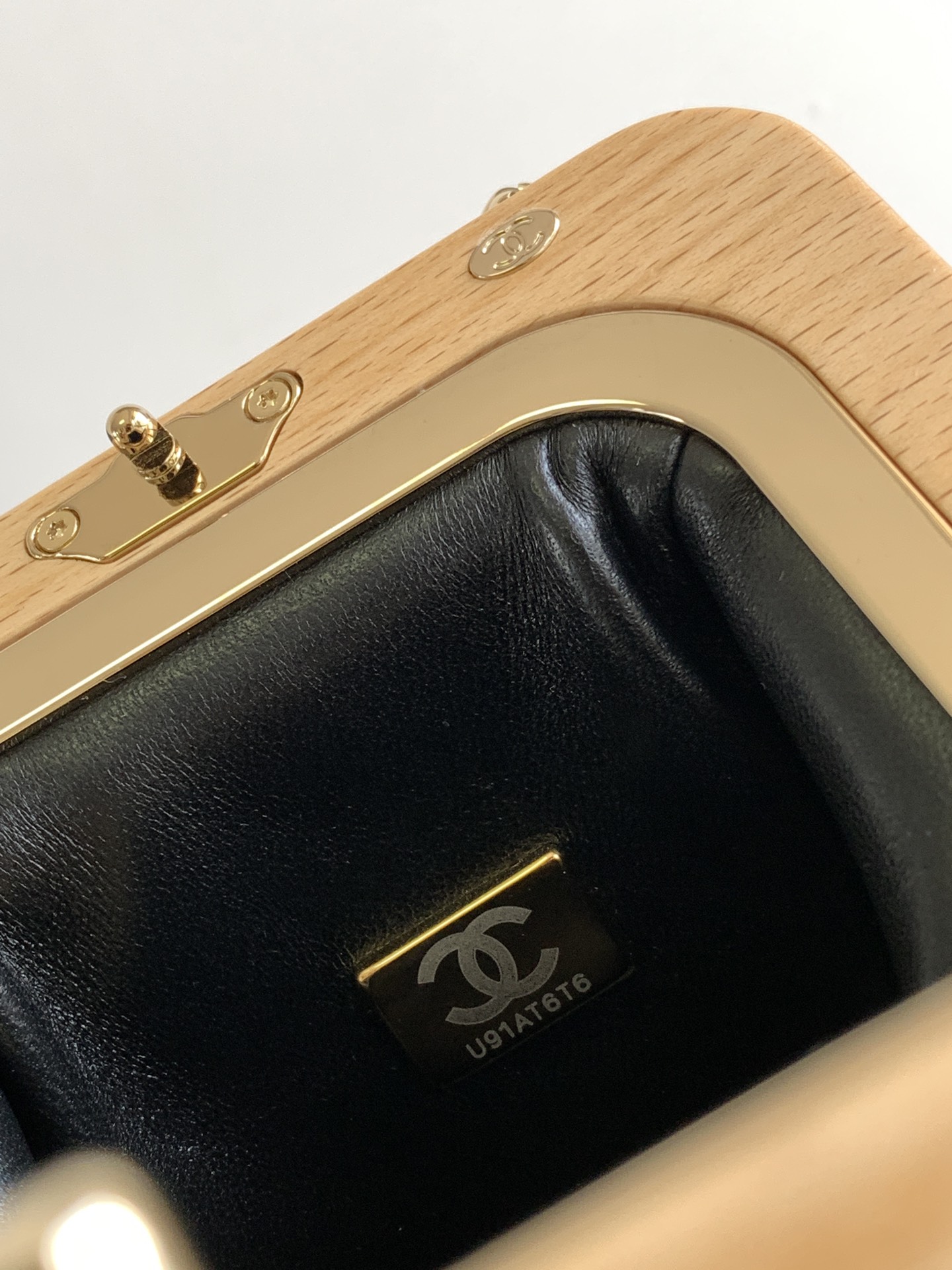 Chanel Basic Bag M-l