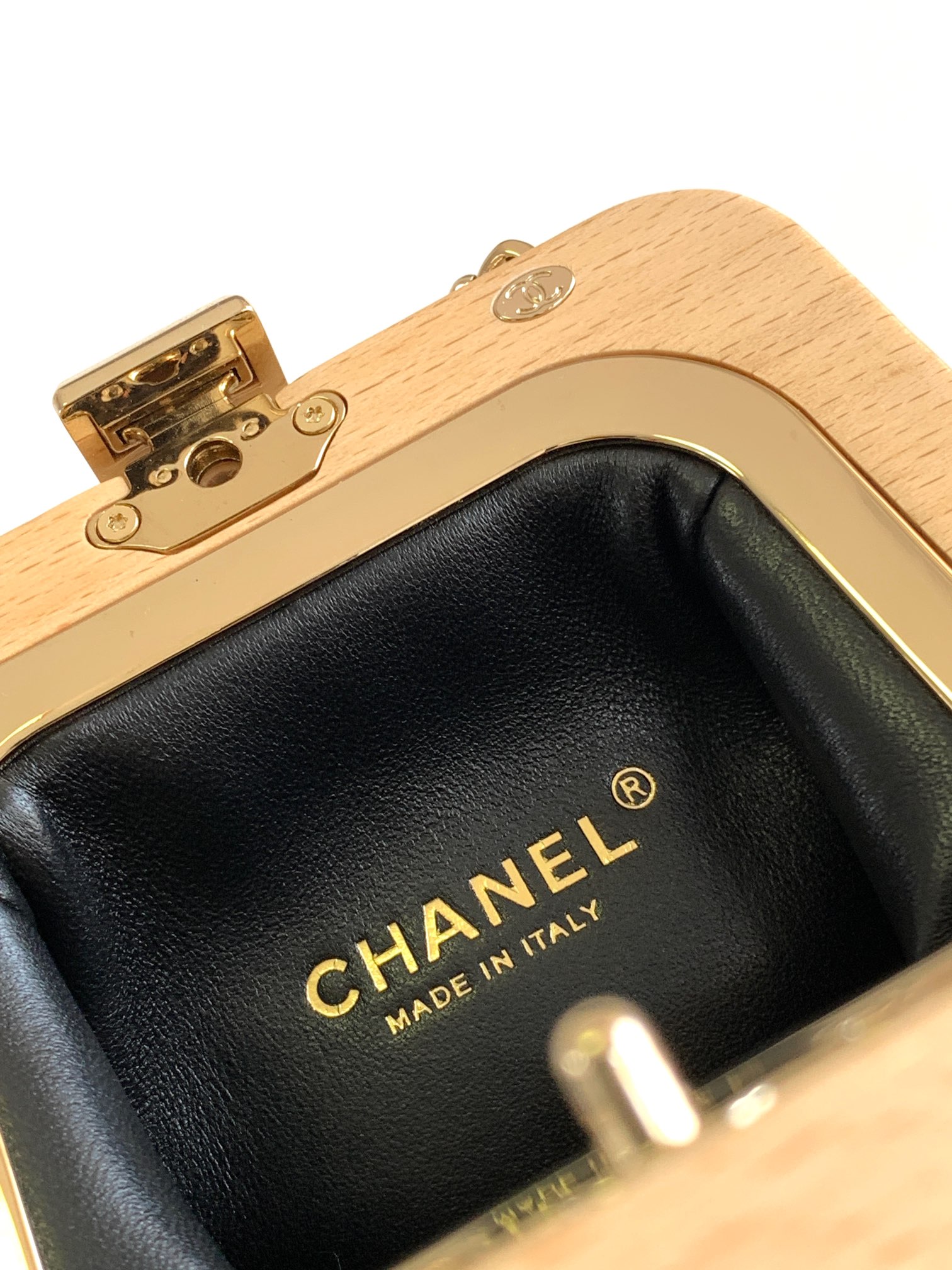 Chanel Basic Bag M-l