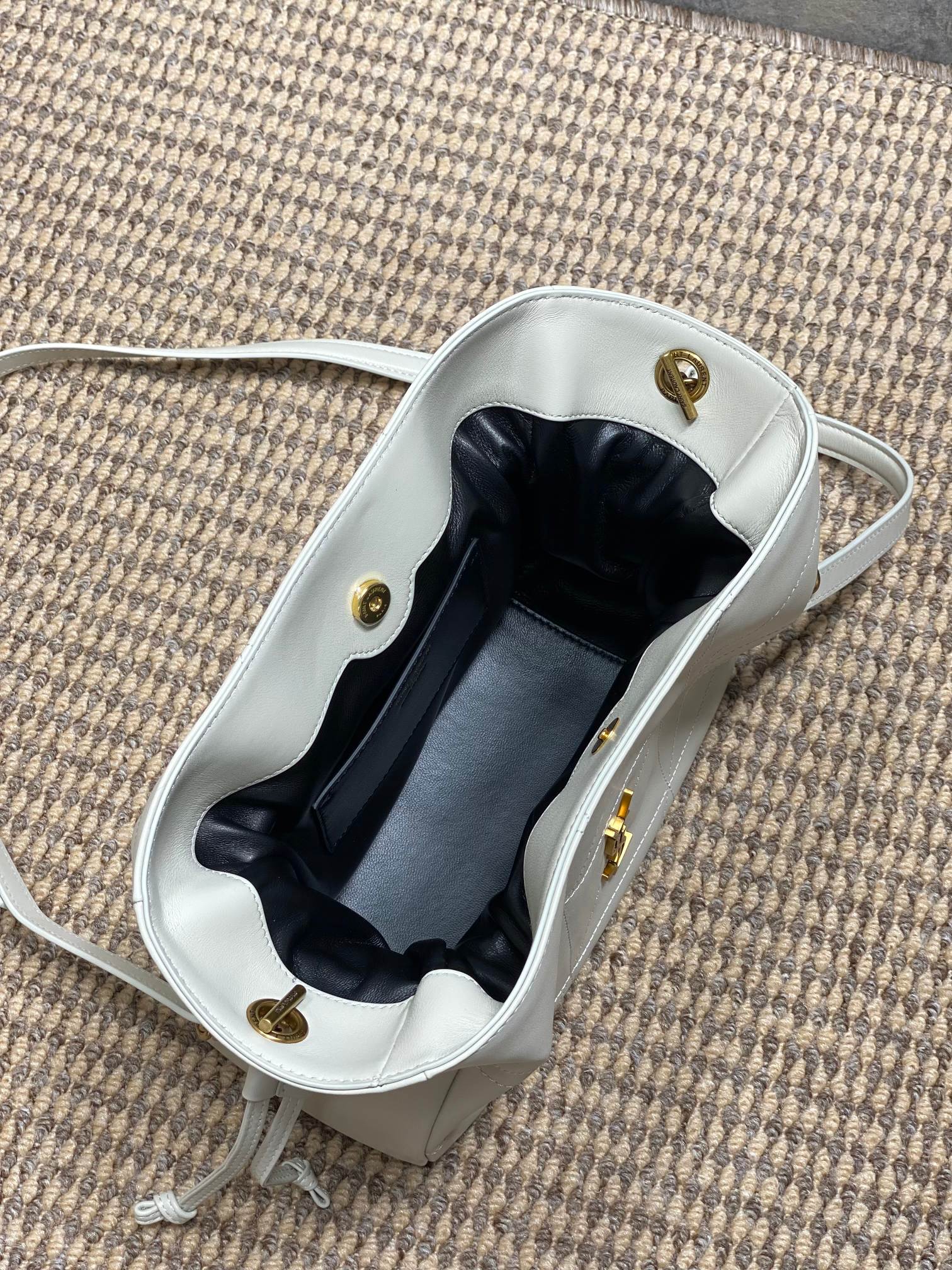 Ysl Shoulder Bag M-l-s