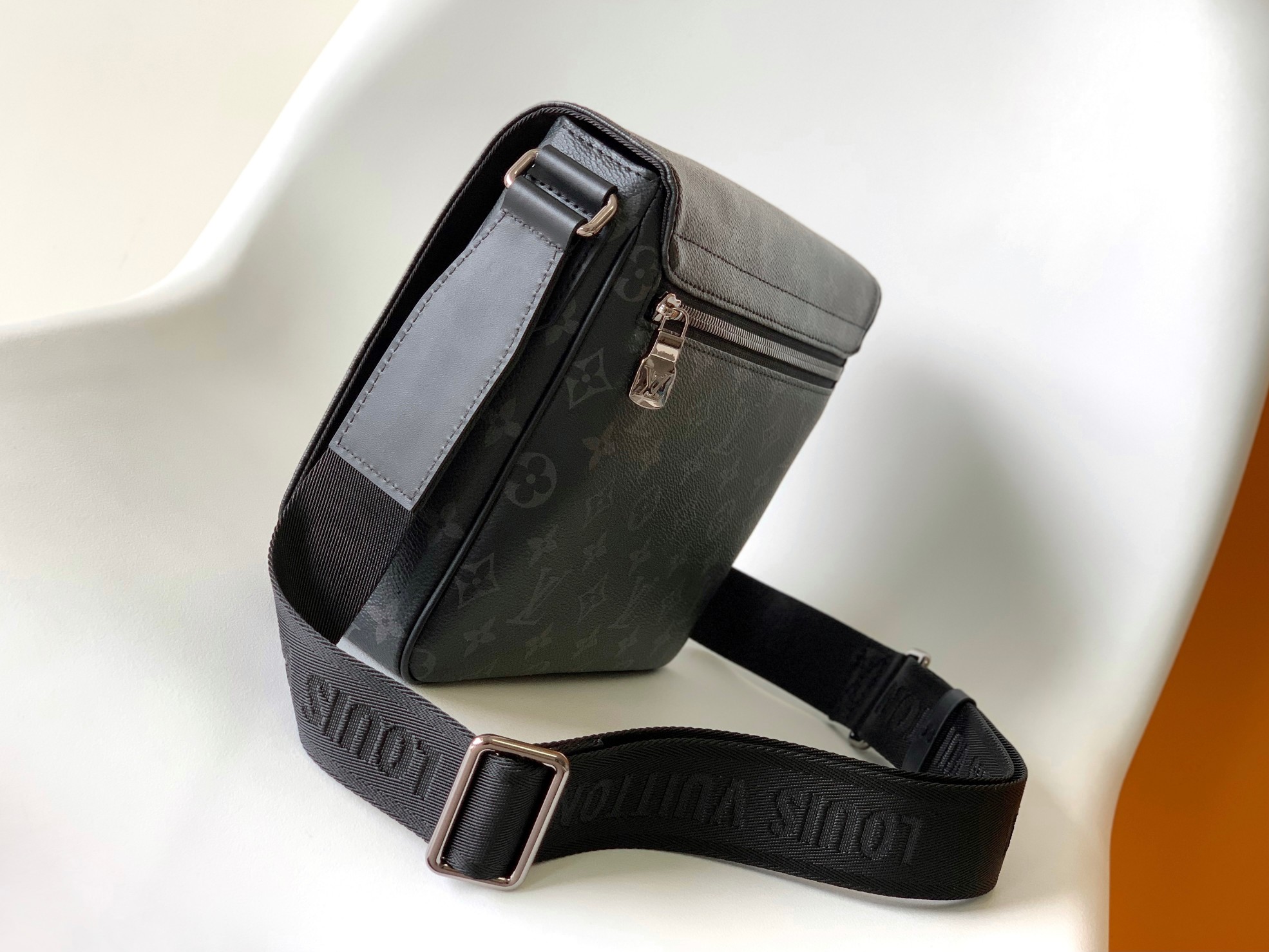 Louis Vuitton Messenger Bag Canvas Green M-s