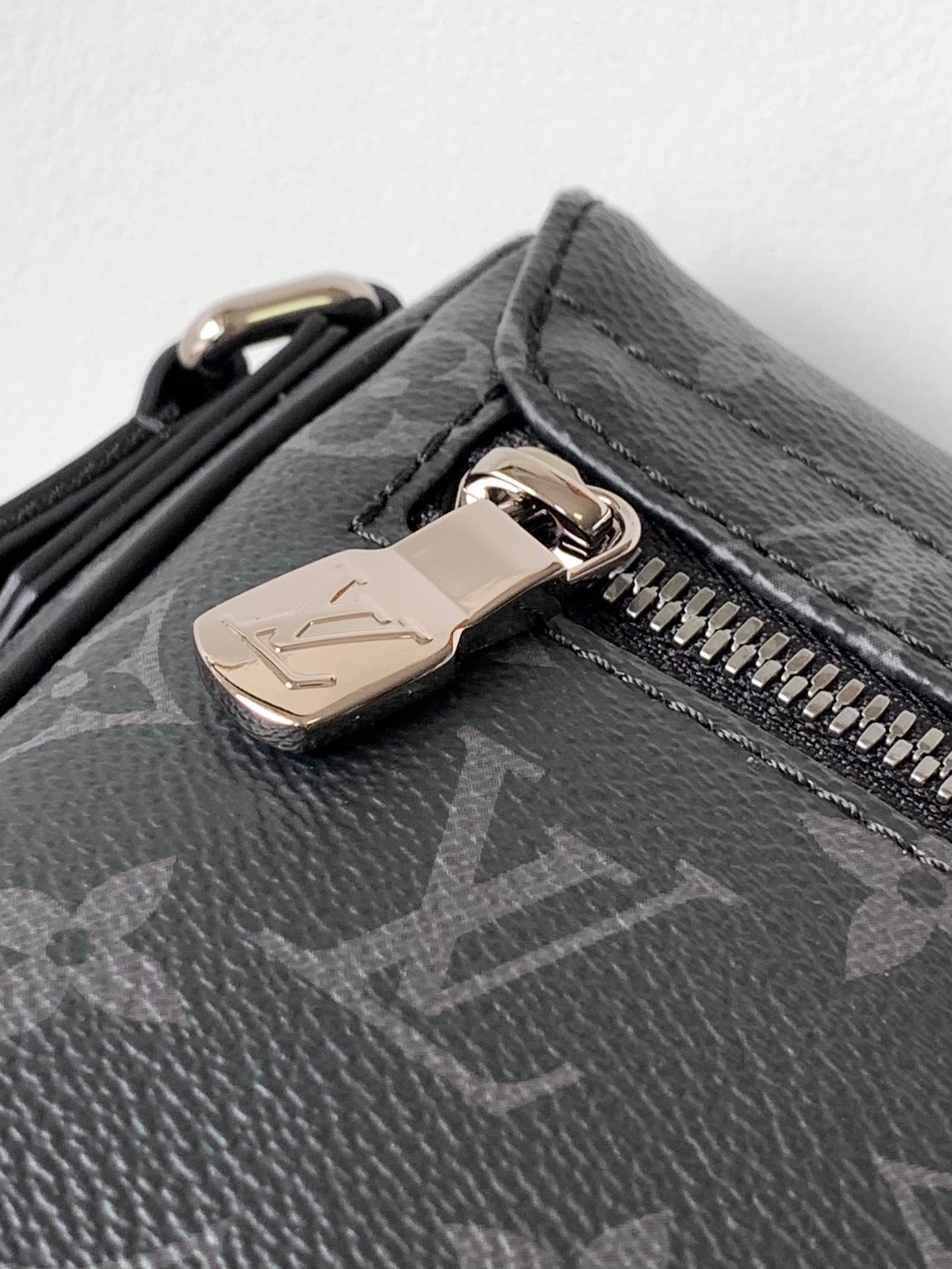 Louis Vuitton Messenger Bag Canvas Green M-s