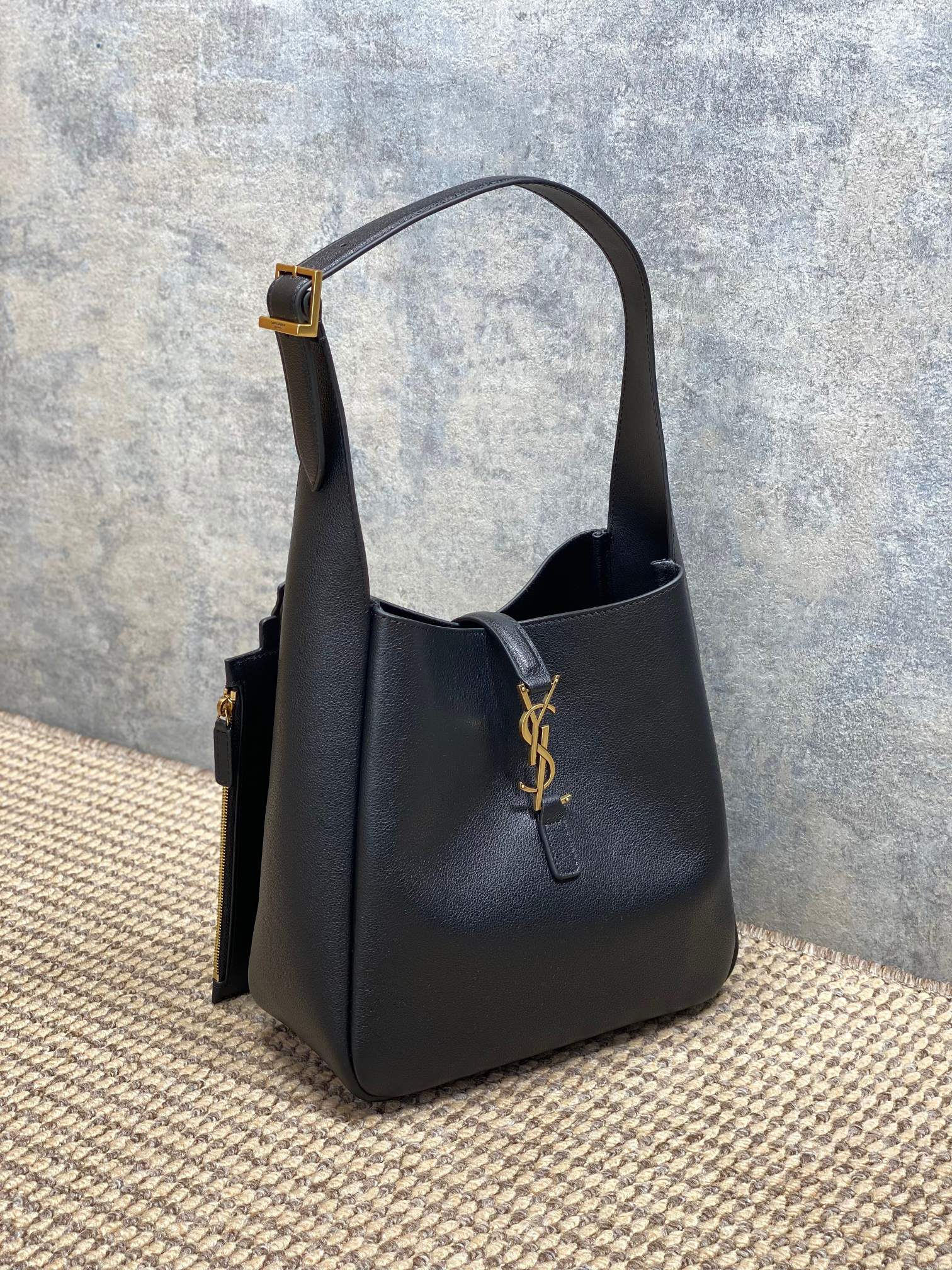 Ysl Basic Bag Cow Leather Black M-l-s