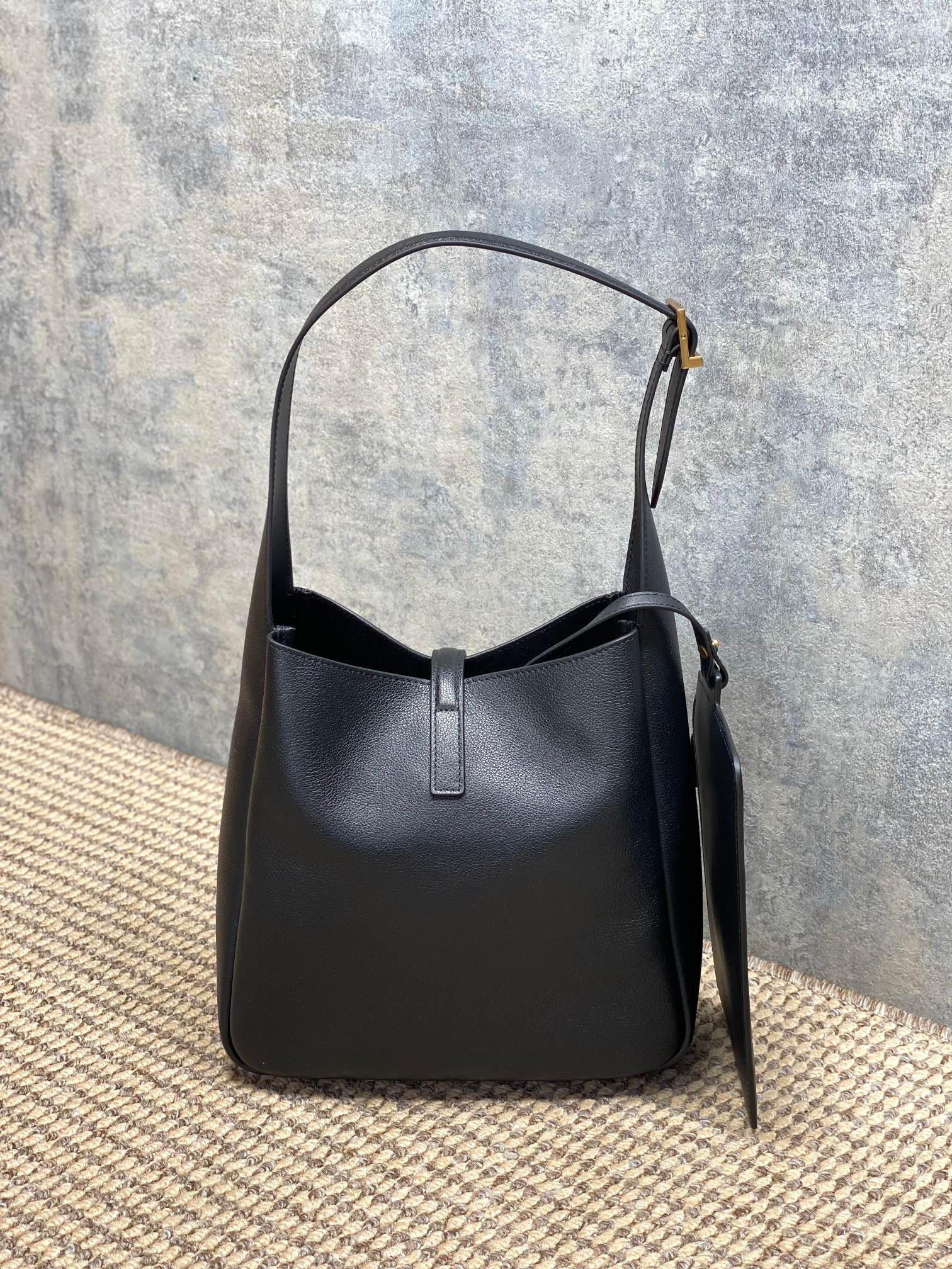 Ysl Basic Bag Cow Leather Black M-l-s