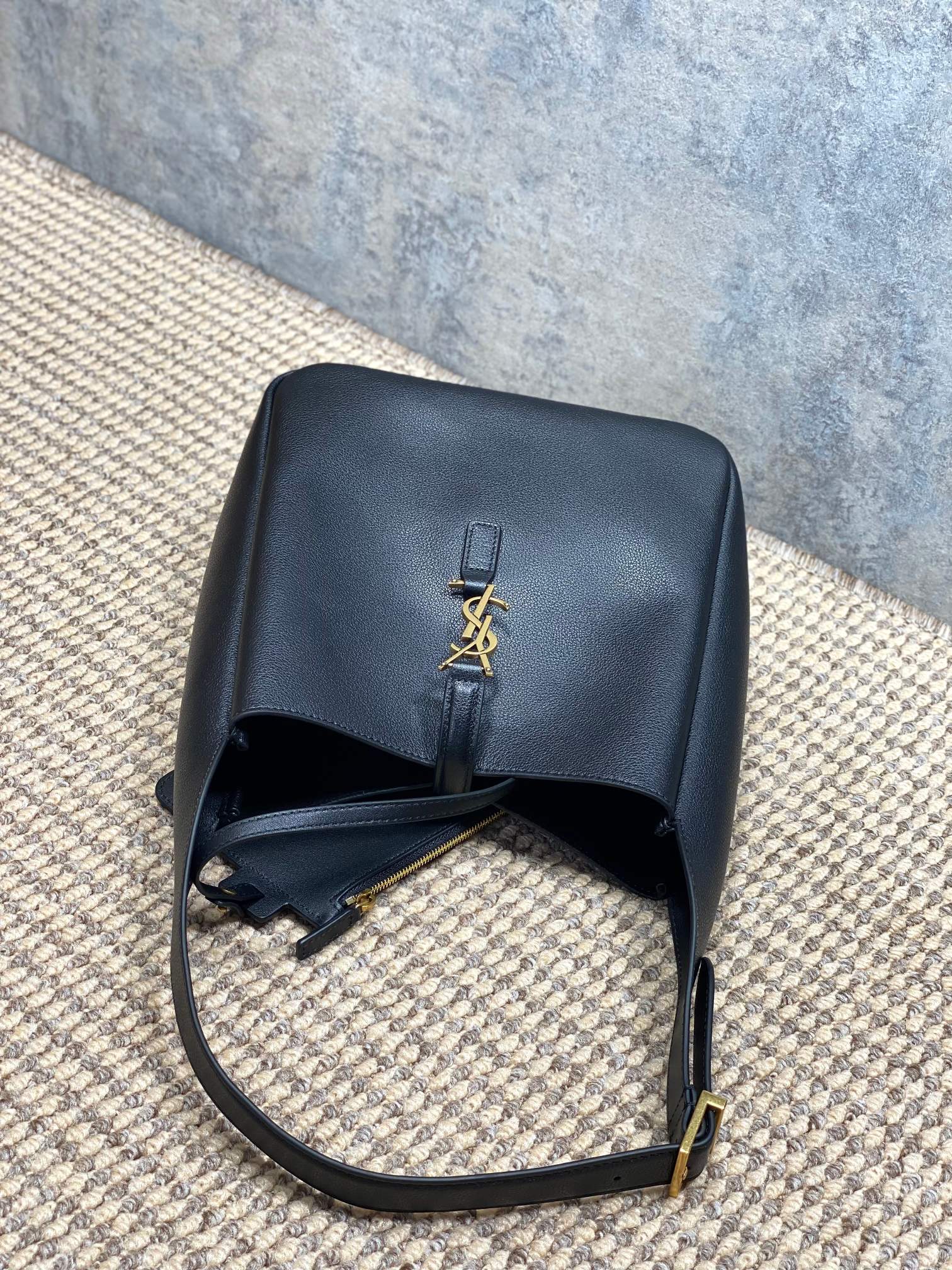 Ysl Basic Bag Cow Leather Black M-l-s