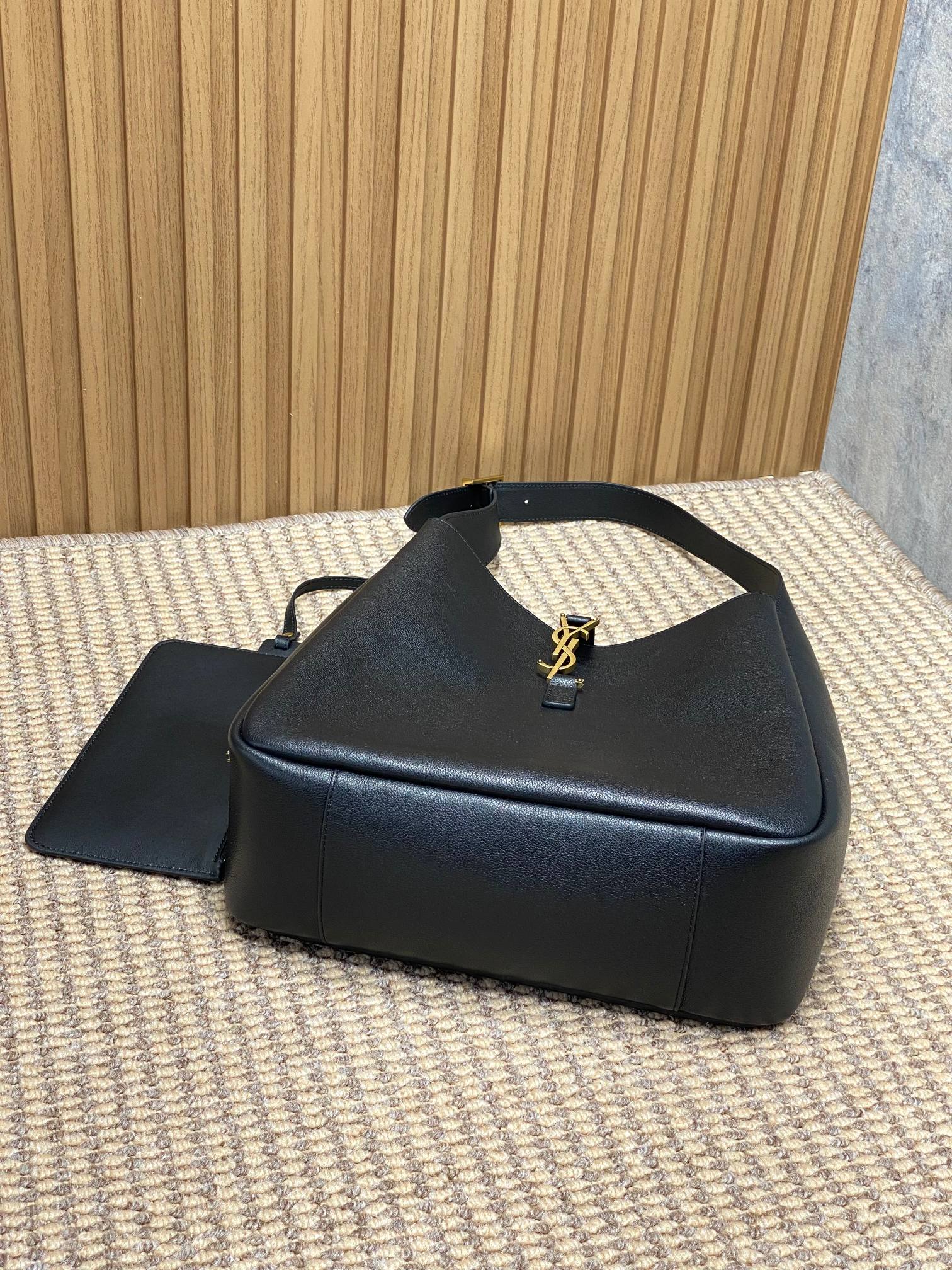 Ysl Basic Bag Cow Leather Black M-l-s