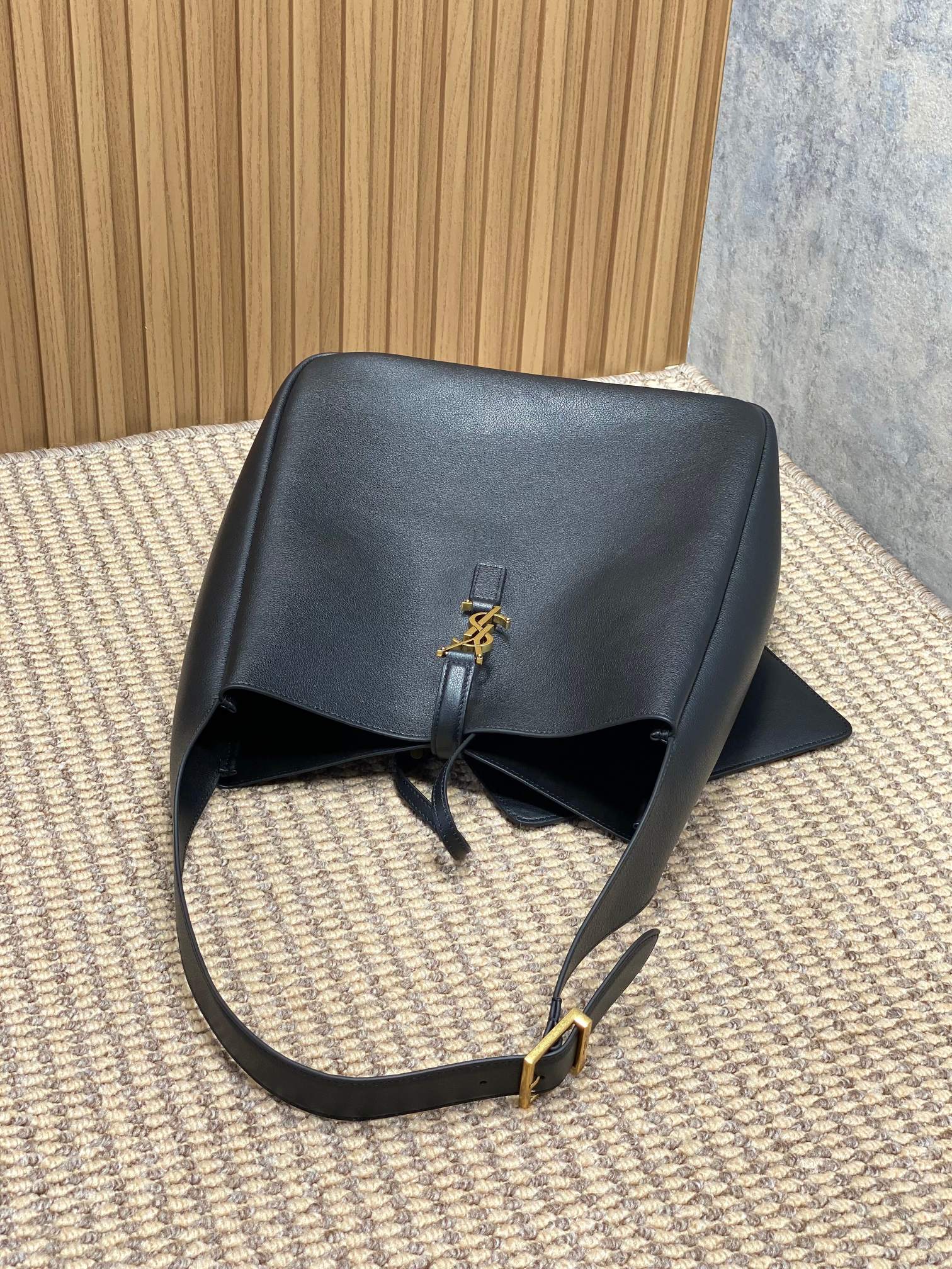 Ysl Basic Bag Cow Leather Black M-l-s
