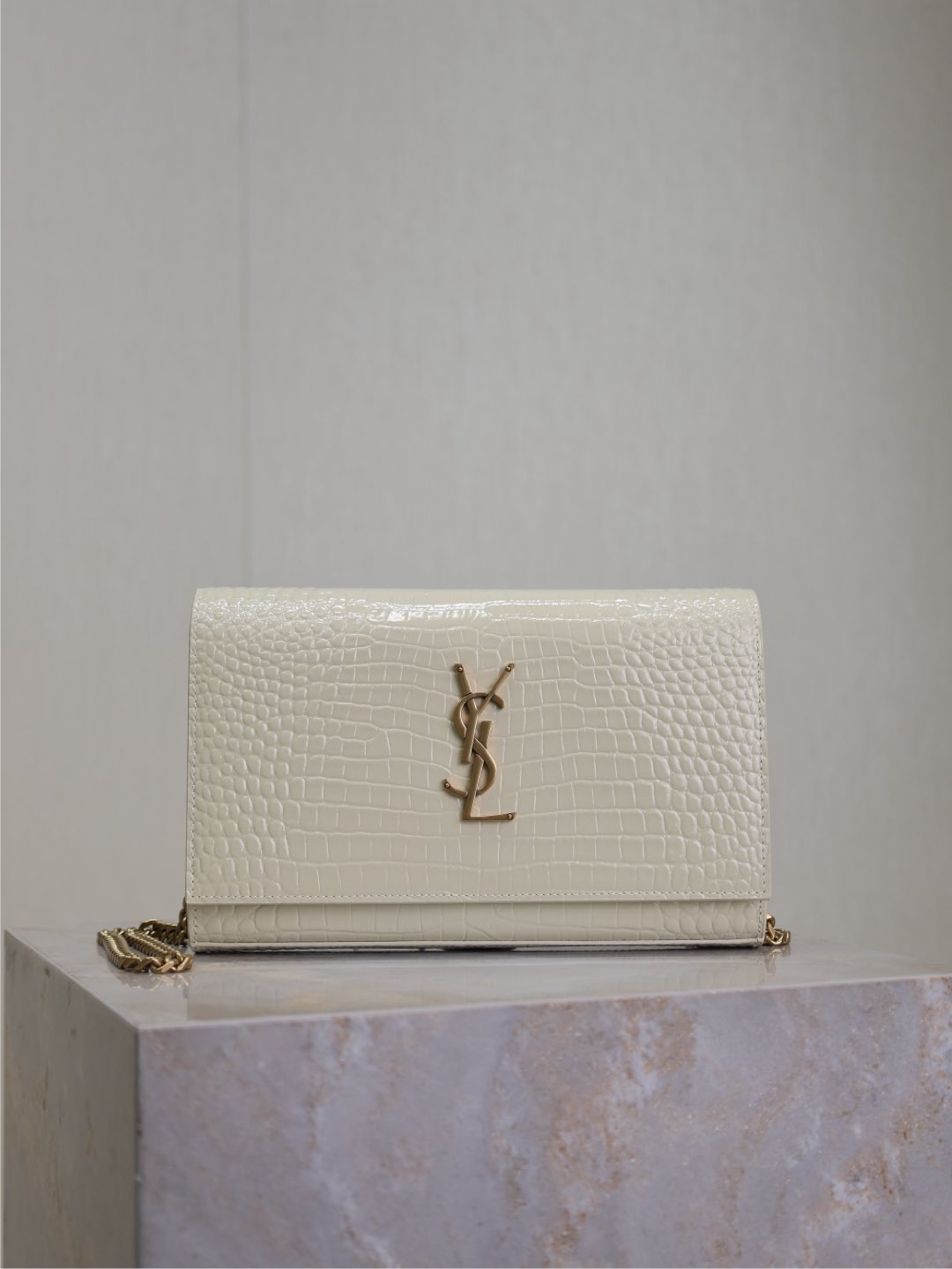 Basic Bag Cow Leather White 47cm-m-l-s