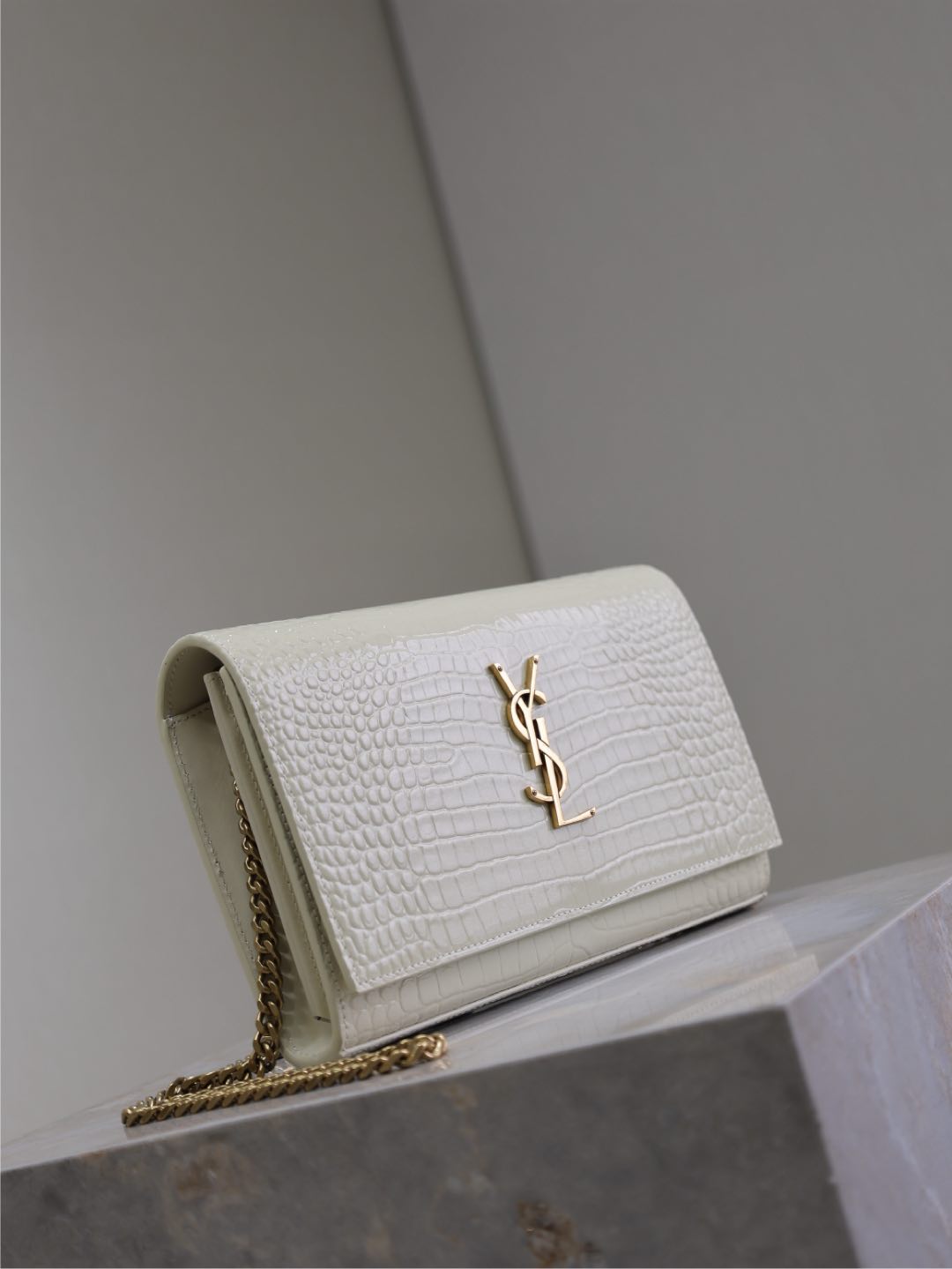 Basic Bag Cow Leather White 47cm-m-l-s