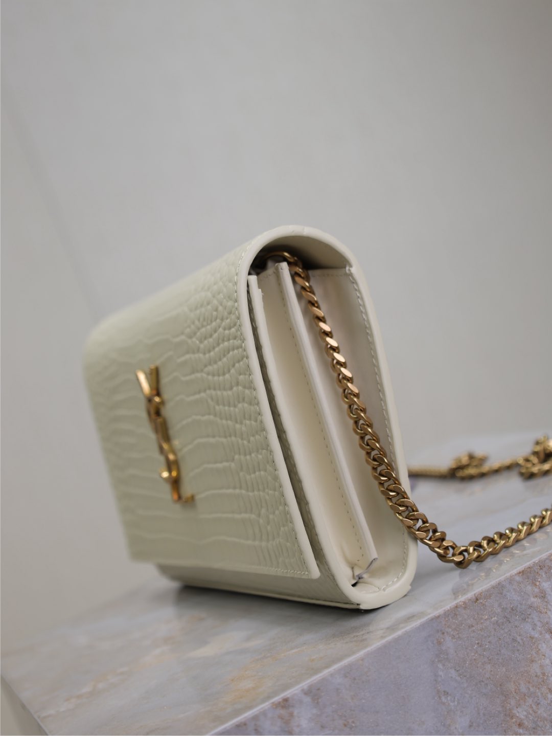 Basic Bag Cow Leather White 47cm-m-l-s