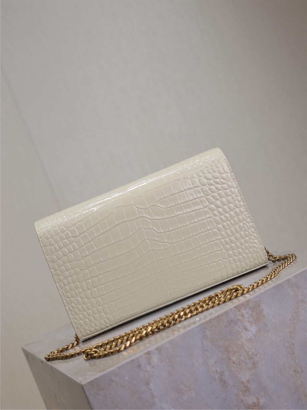 Basic Bag Cow Leather White 47cm-m-l-s