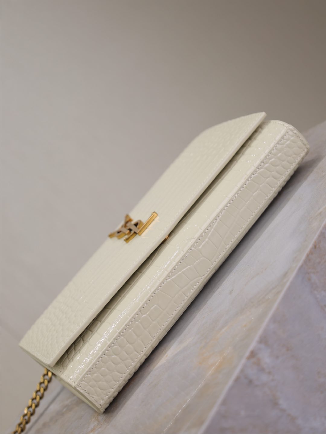 Basic Bag Cow Leather White 47cm-m-l-s