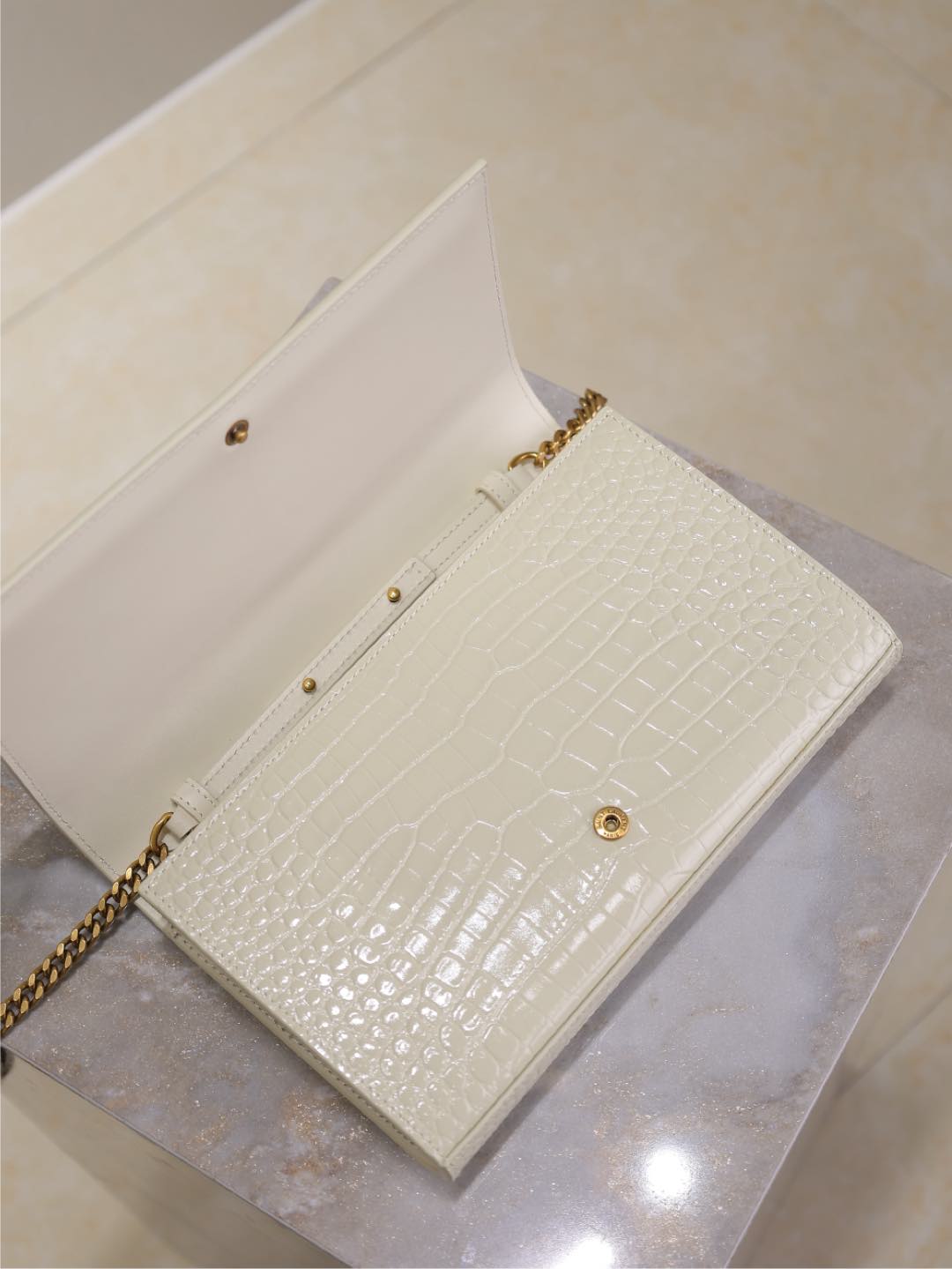 Basic Bag Cow Leather White 47cm-m-l-s
