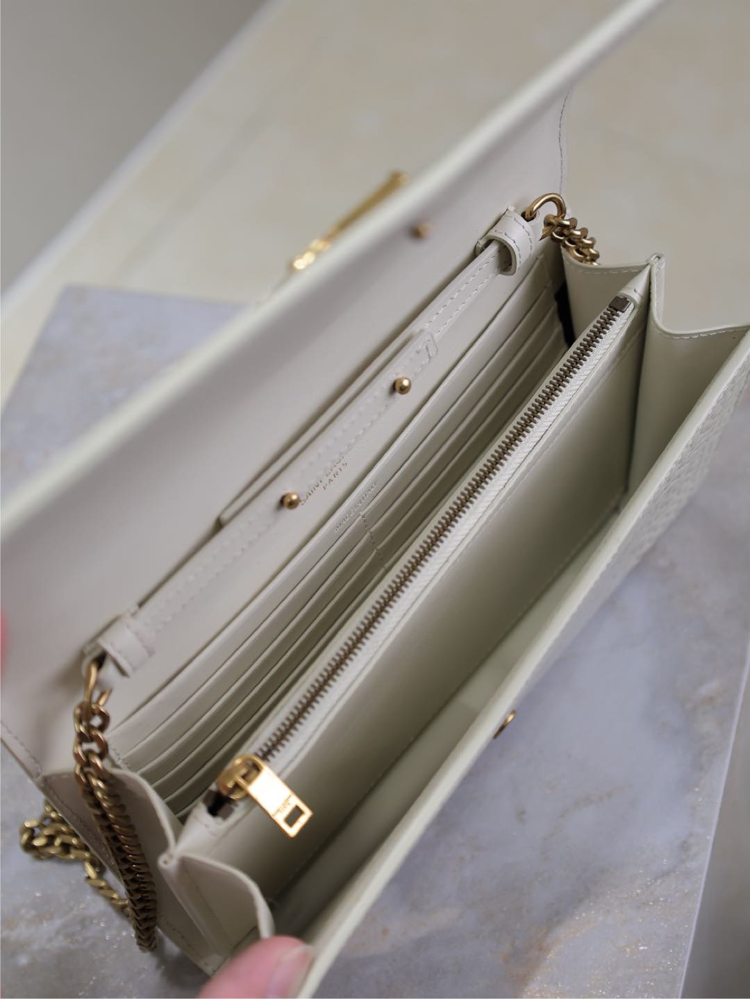 Basic Bag Cow Leather White 47cm-m-l-s