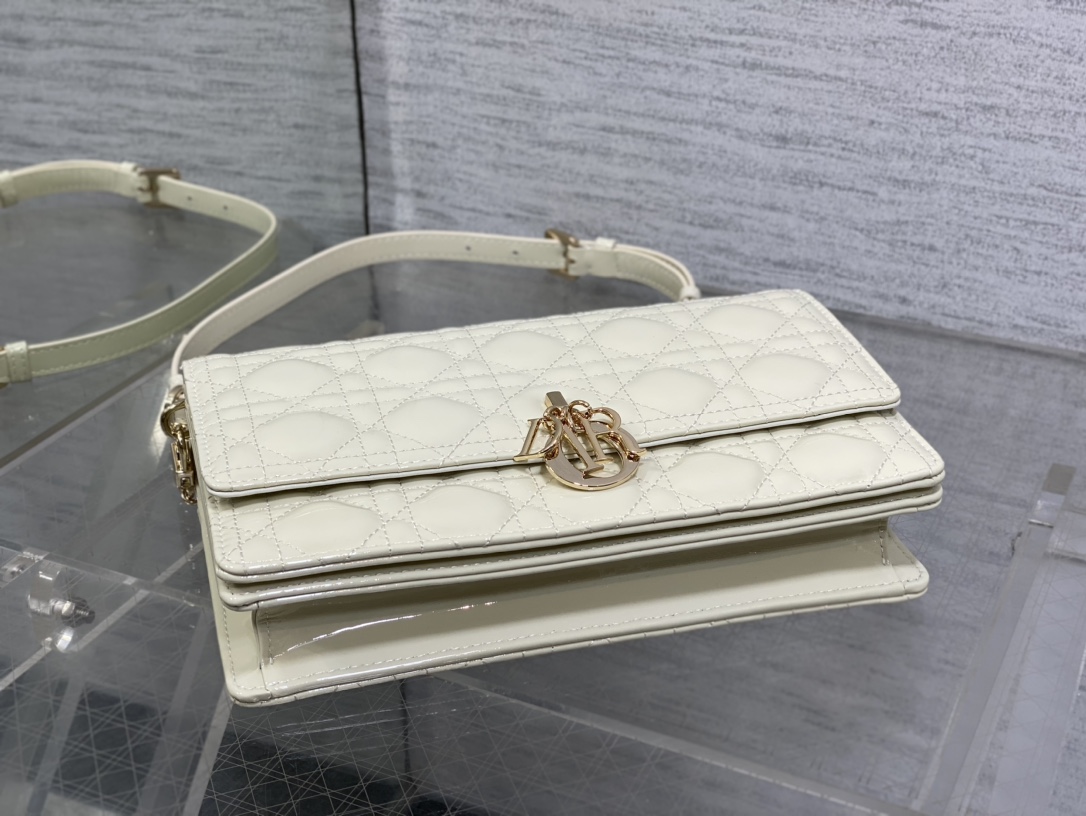 Clutch Bag Sheepskin White S-14cm