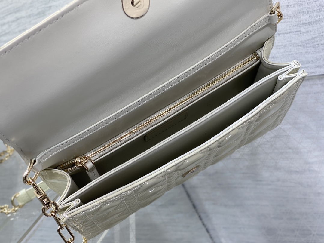 Clutch Bag Sheepskin White S-14cm