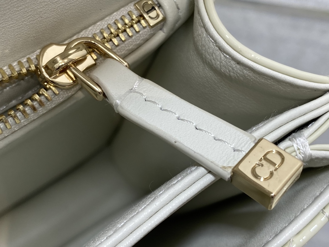 Clutch Bag Sheepskin White S-14cm